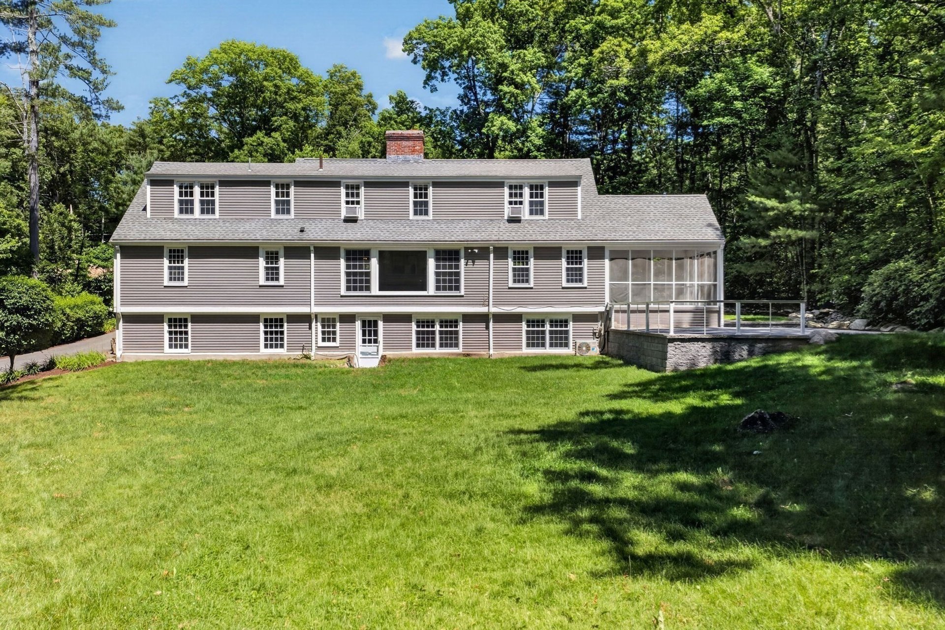 96 Draper Rd, Wayland