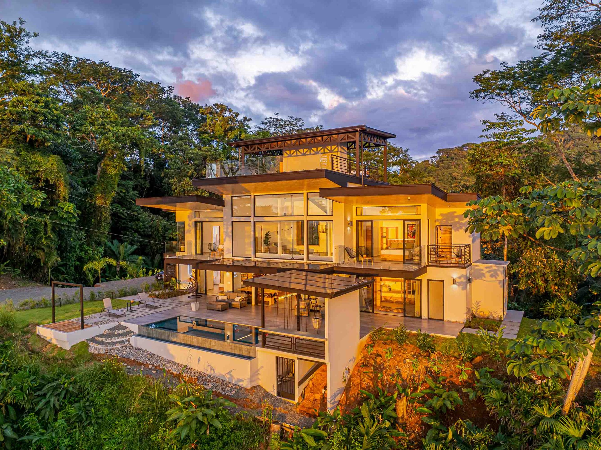 Exclusive Luxury Villa with Infinity Pool