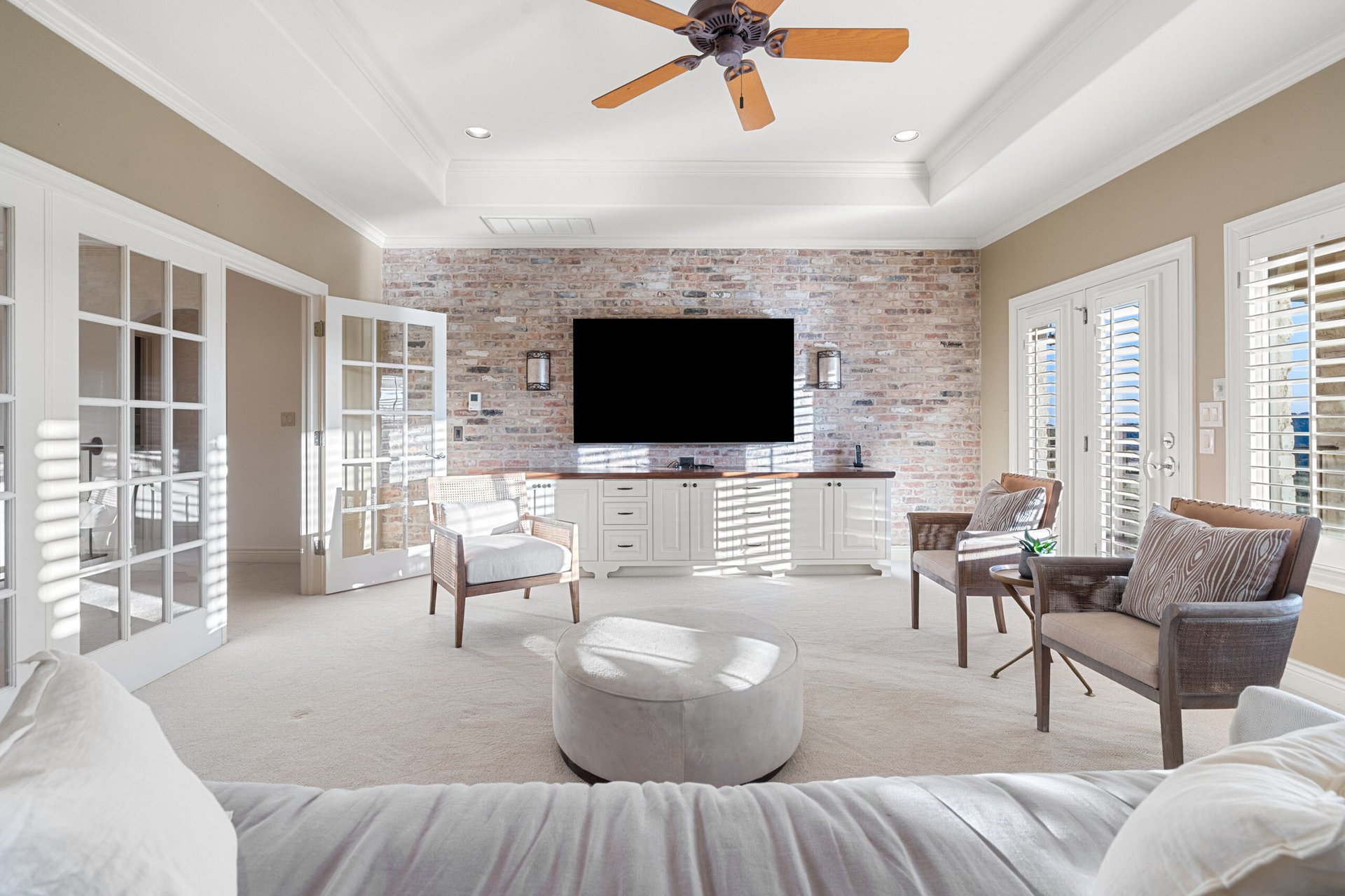 Modern Luxury Meets Soaring Hilltop Views