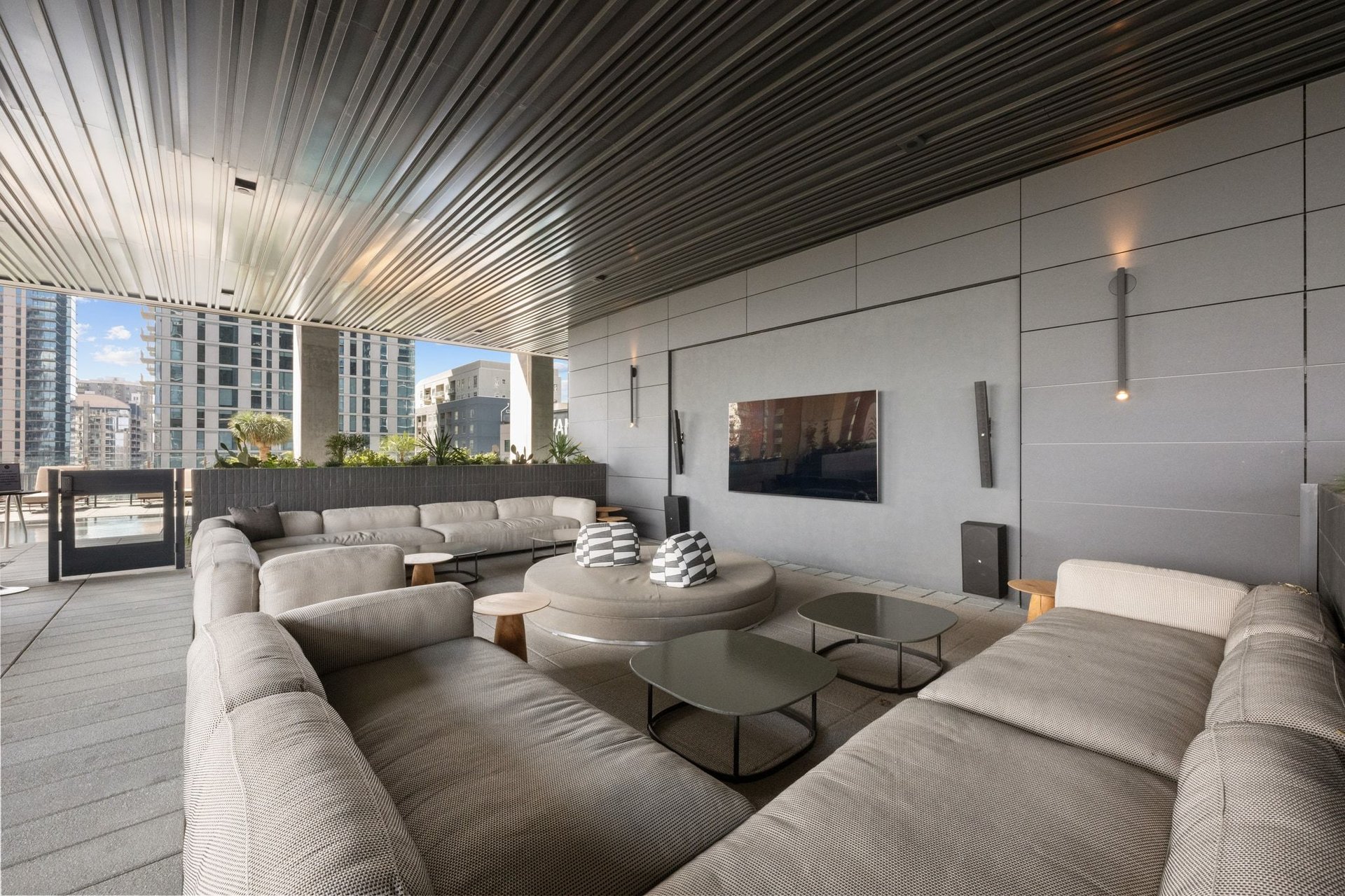610 Davis Street #3902