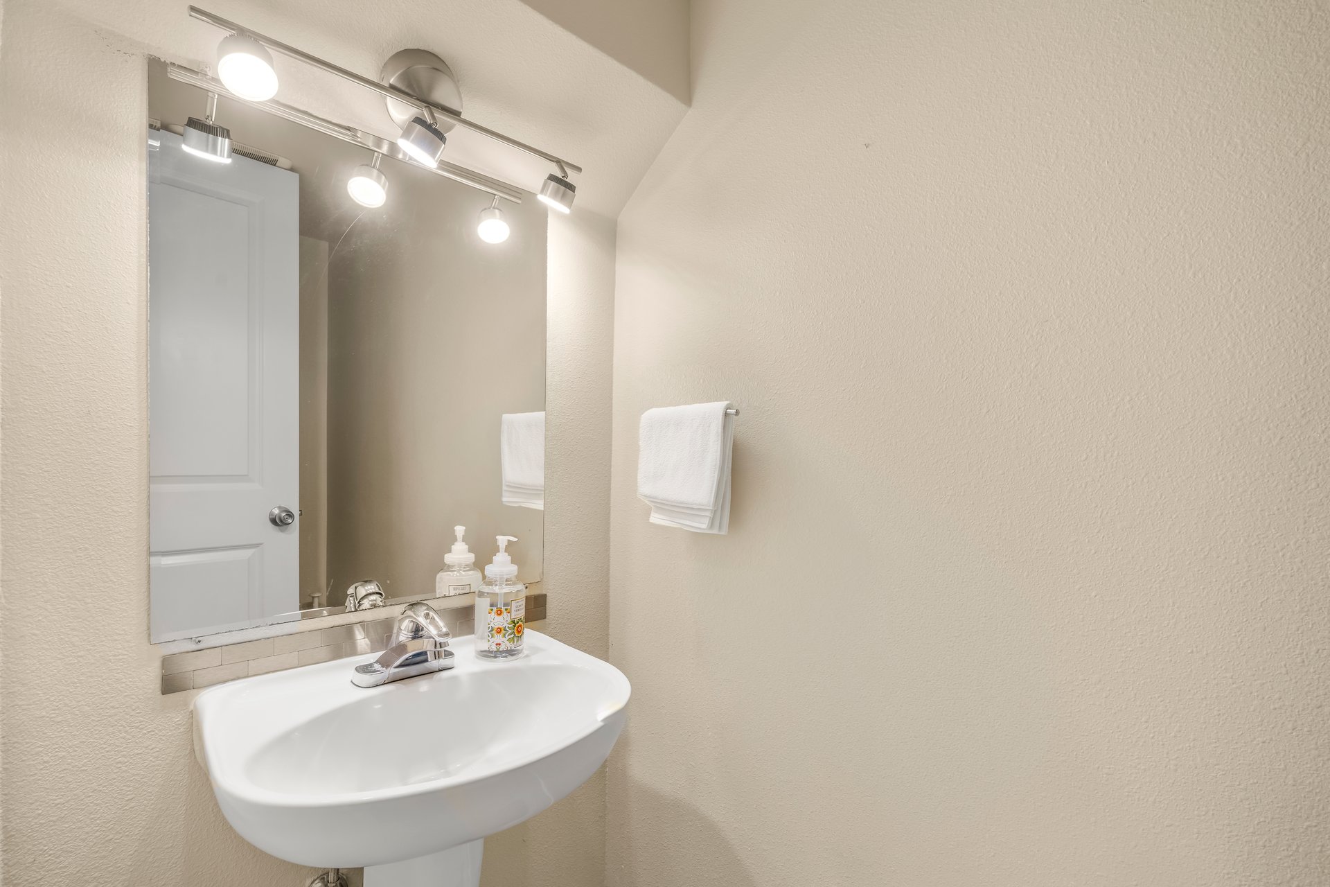 Lovely Redmond Condo