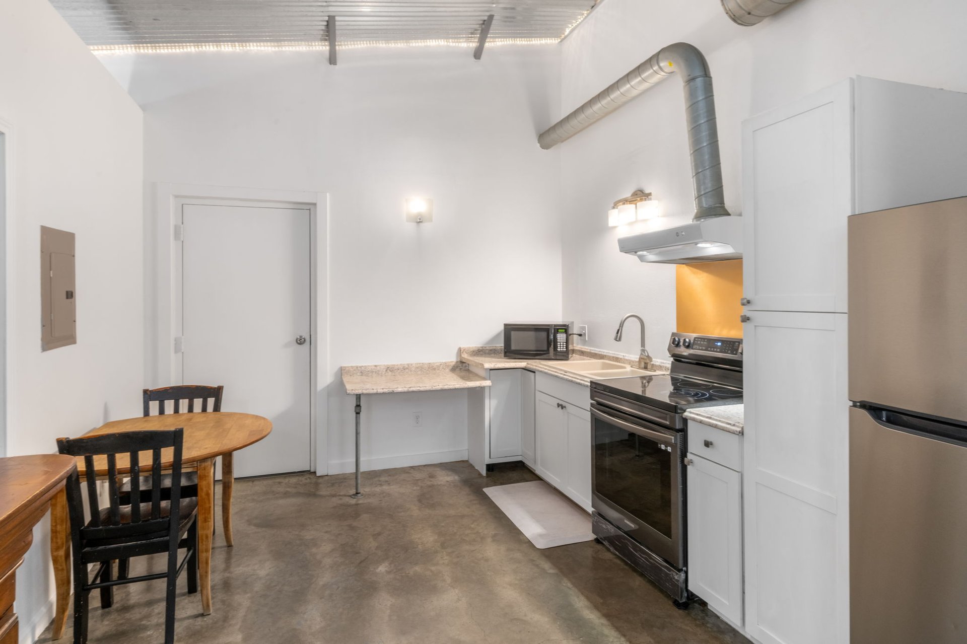 Unique Residential/Commercial Property - 180 Henly LOOP