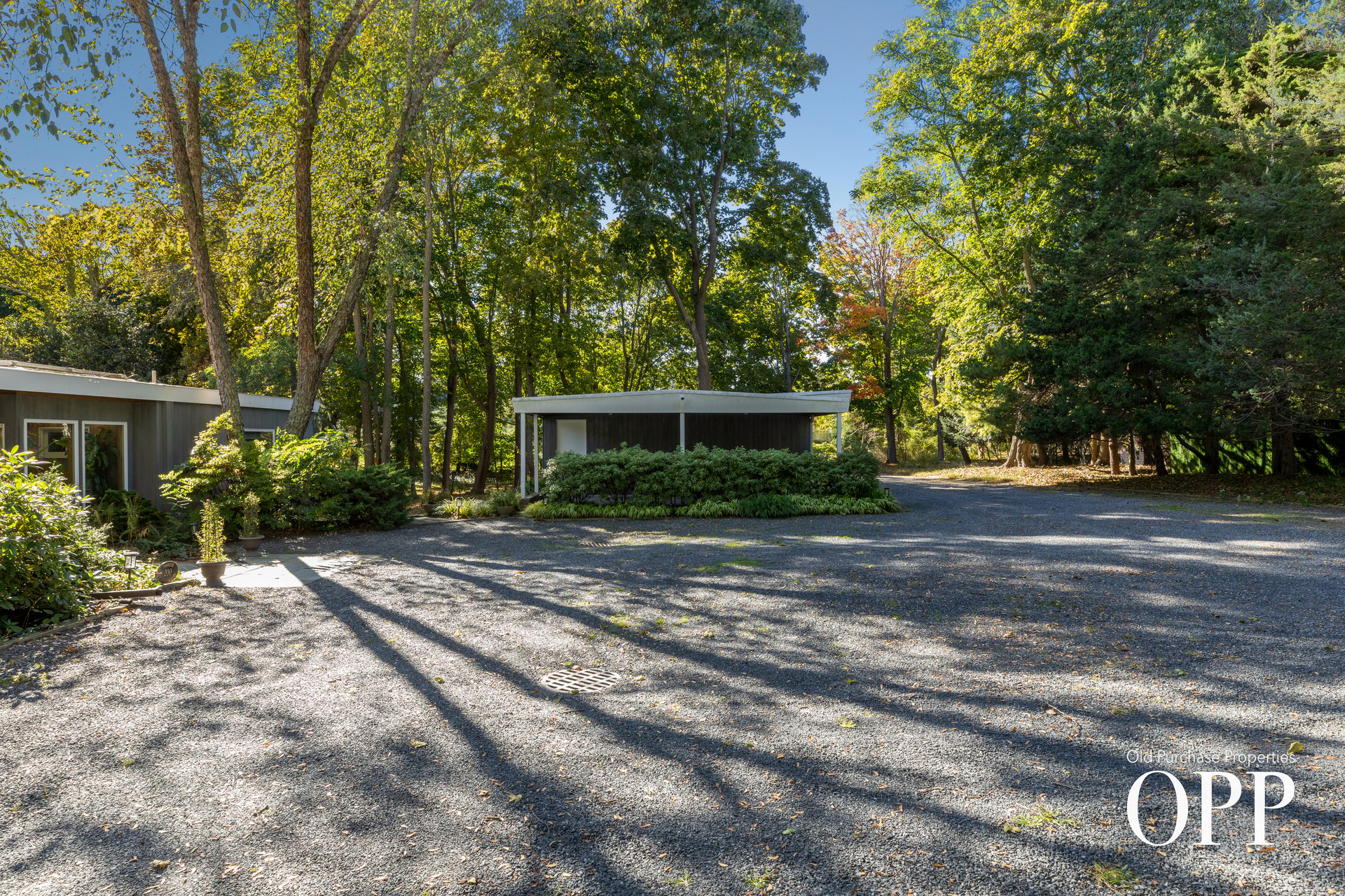 Hollywood: A Waterfront Modernist Retreat on 3.5 Acres