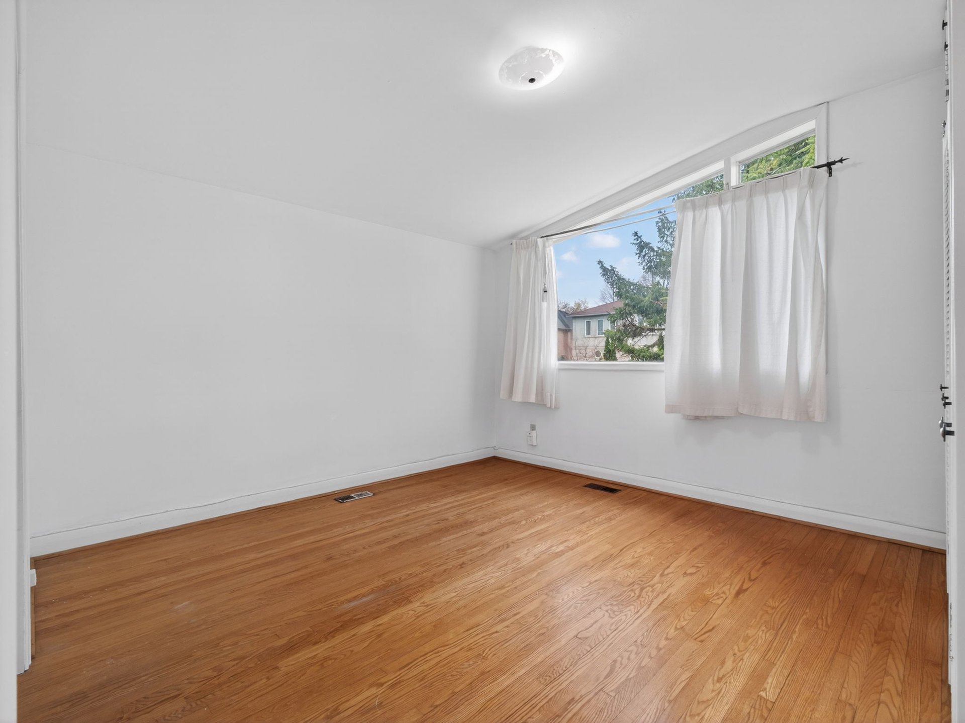 SOLD: Quiet Cul-De-Sac Residence