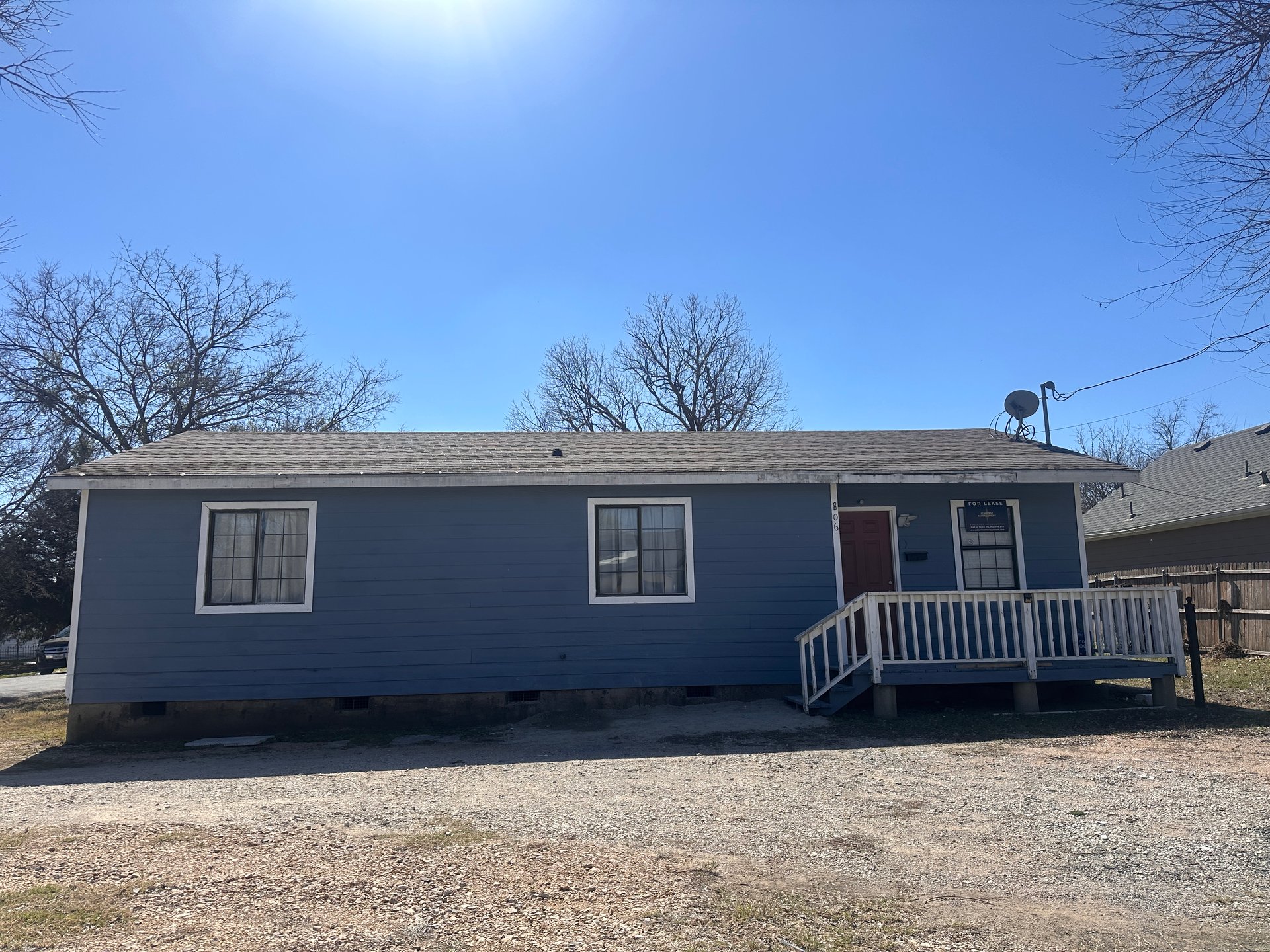 806 E Standifer