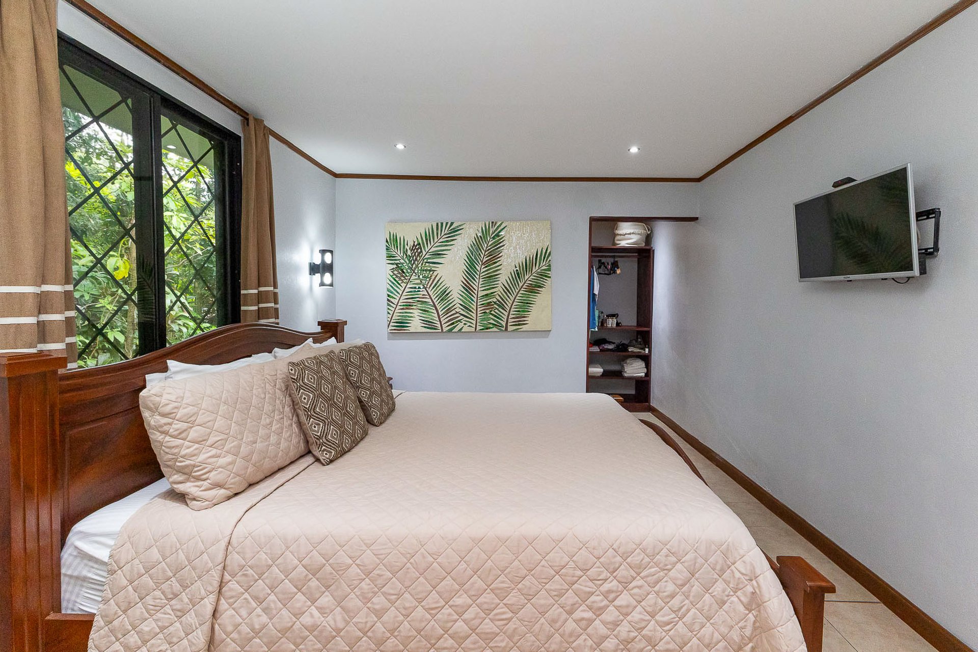 Affordable Home with a Pool in Manuel Antonio - 4 bedrooms