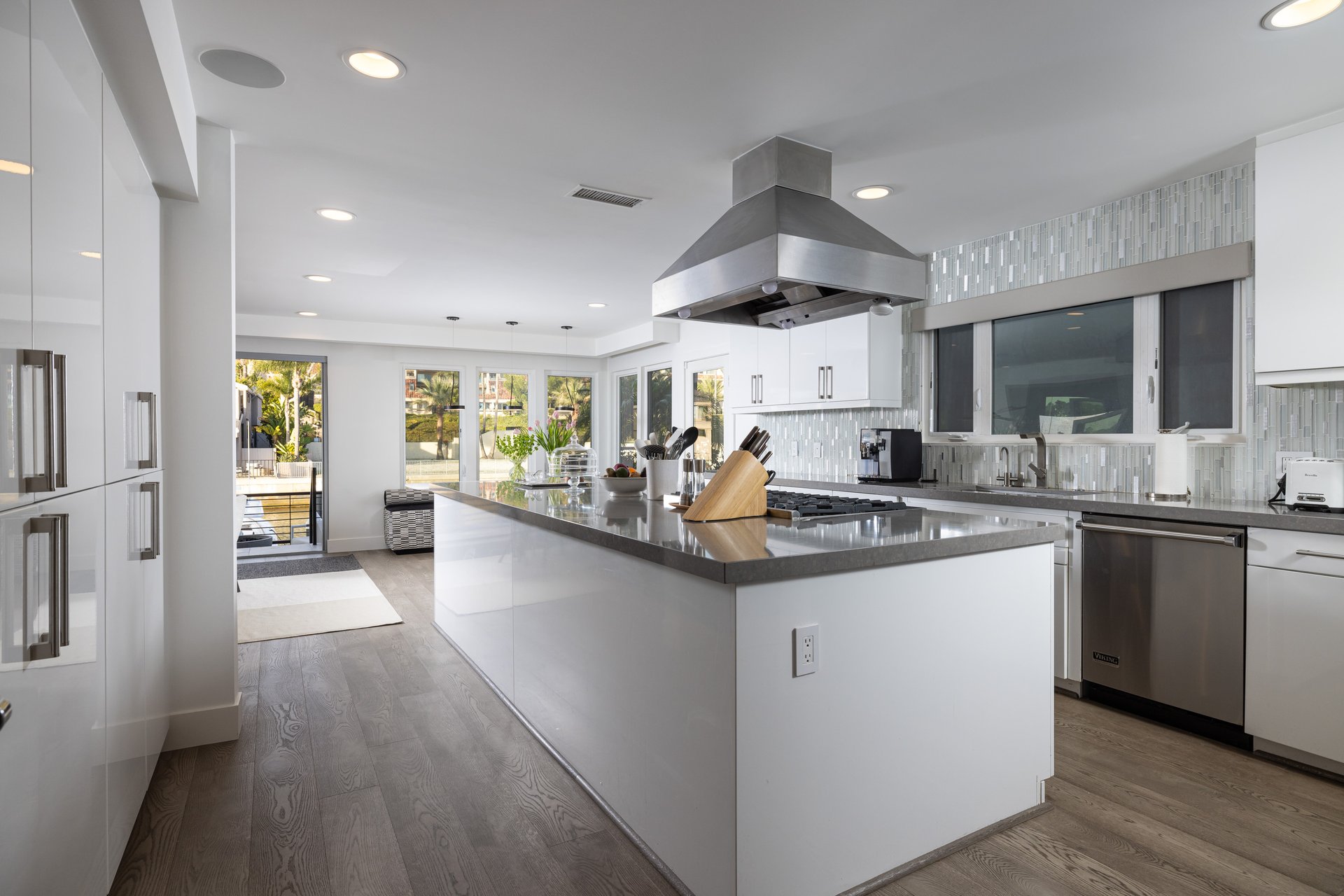 748 Harbor Island Drive