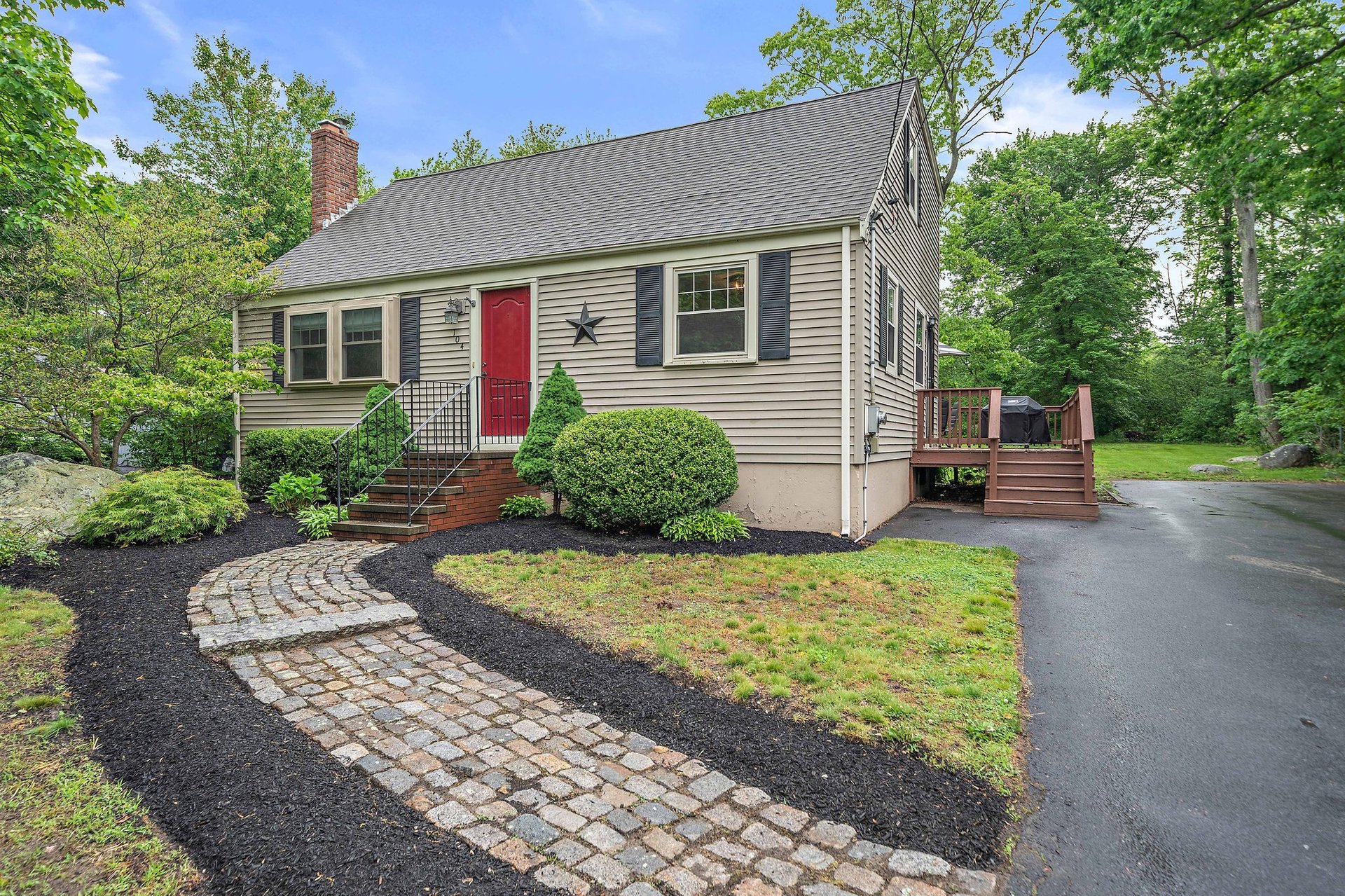 104 Loganberry Dr