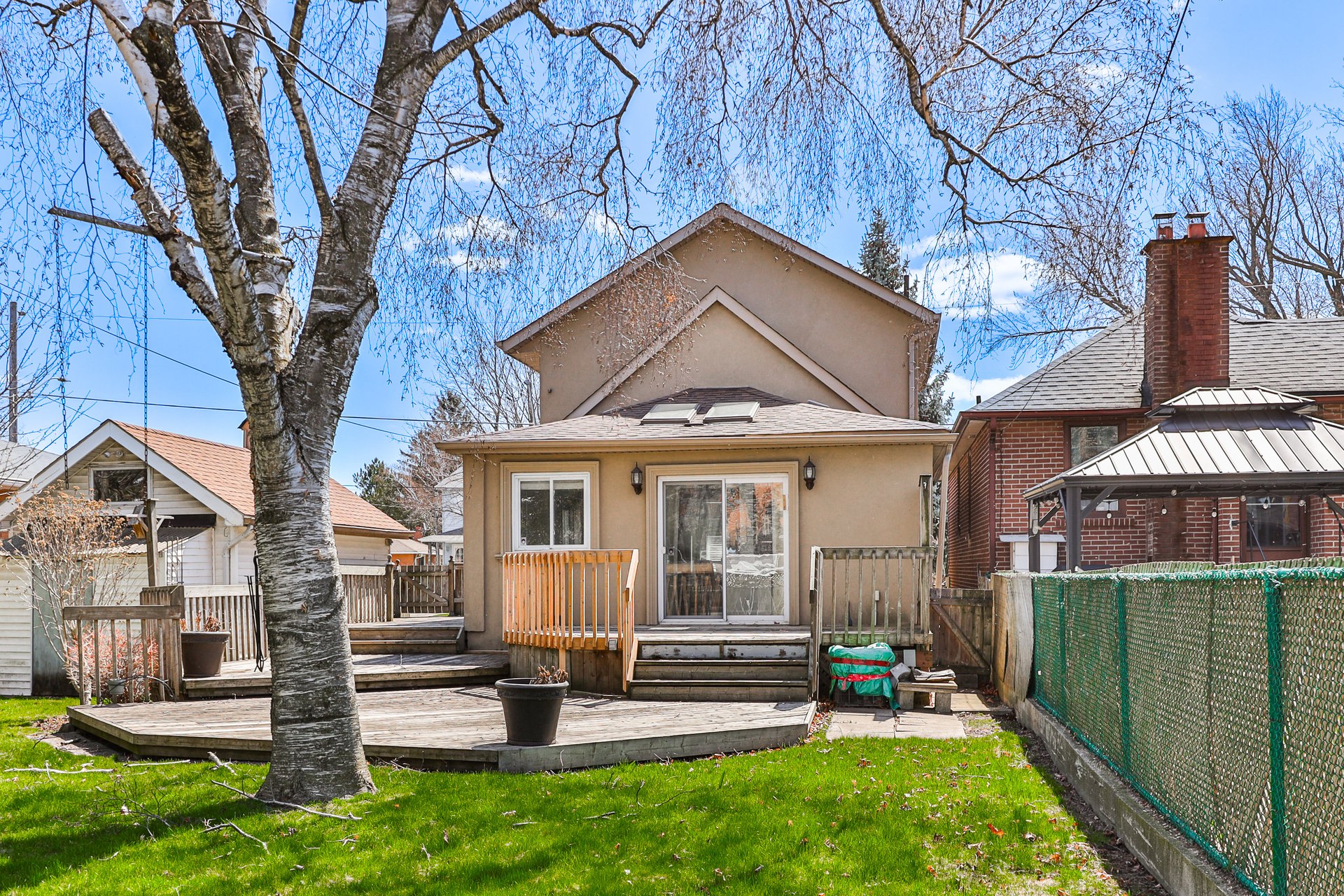 611 Byngmount Ave