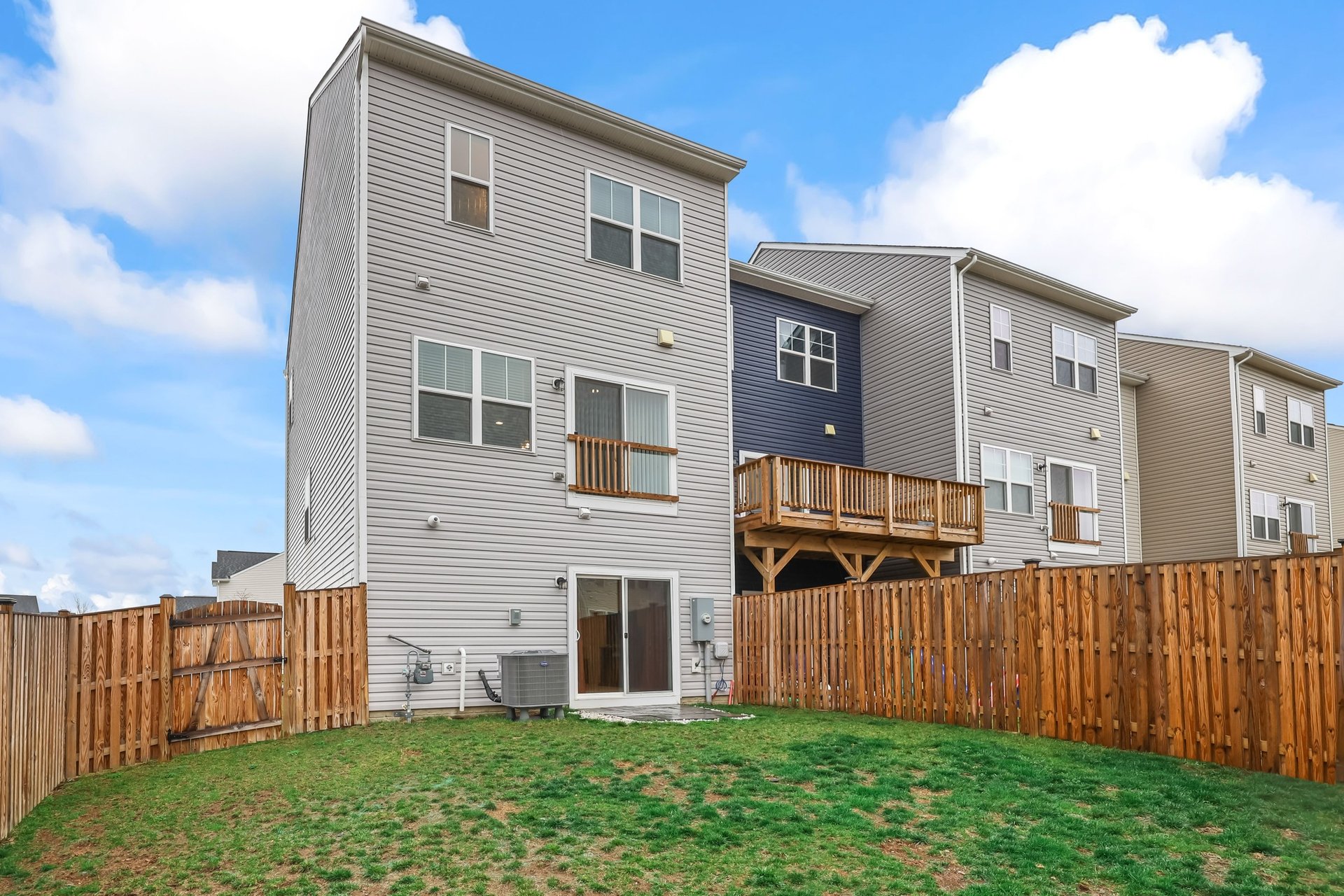 492 Parkland Dr