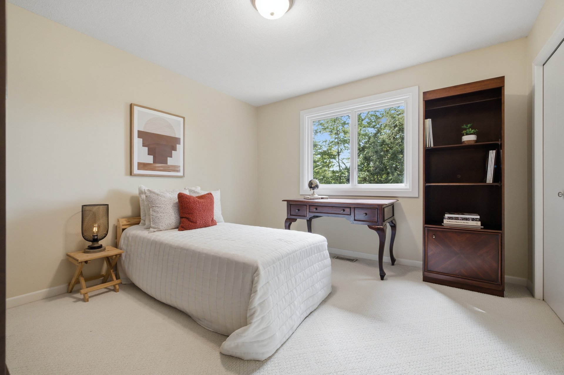 Rare Court Location on Oakville Golf Course