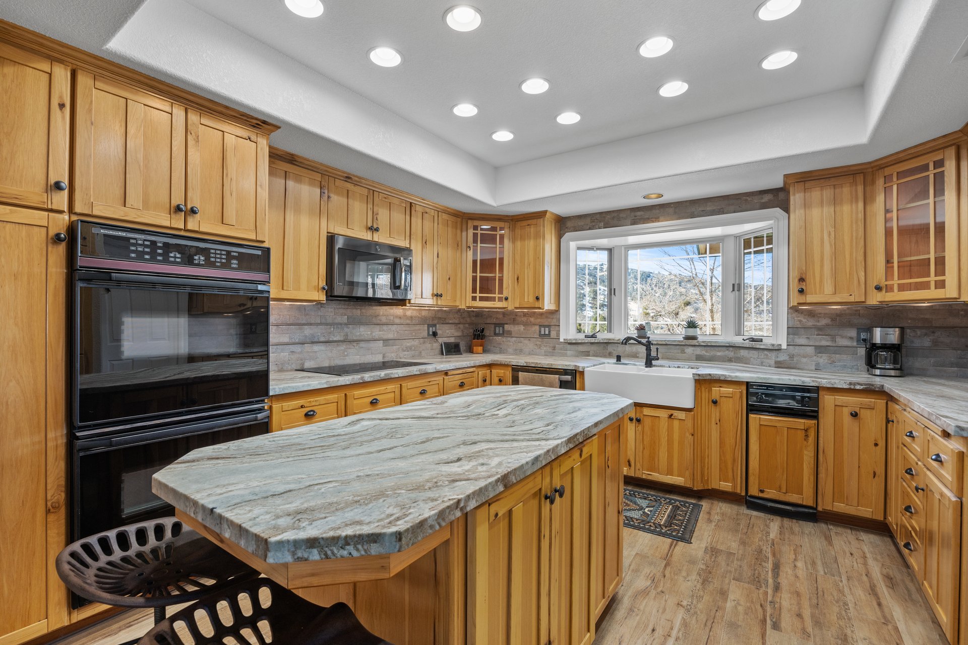 Equestrian Estate in Bear Valley Springs: 25820 Skyline Drive