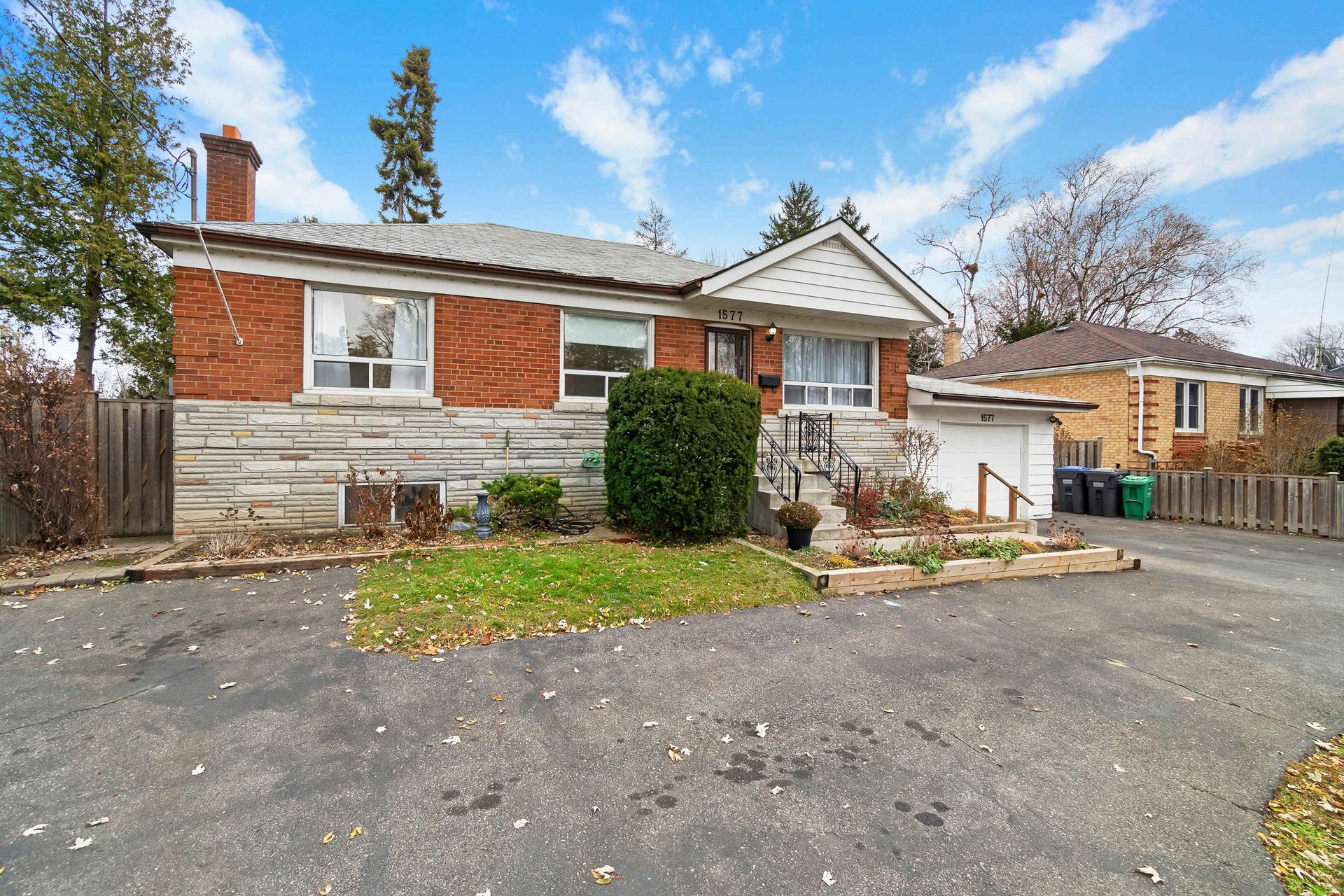 1577 Kenmuir Avenue