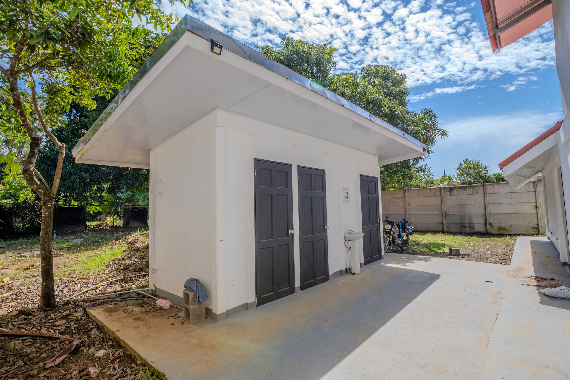 Apartments within Walking Distance to the Beach In Uvita – 0.21 Acres