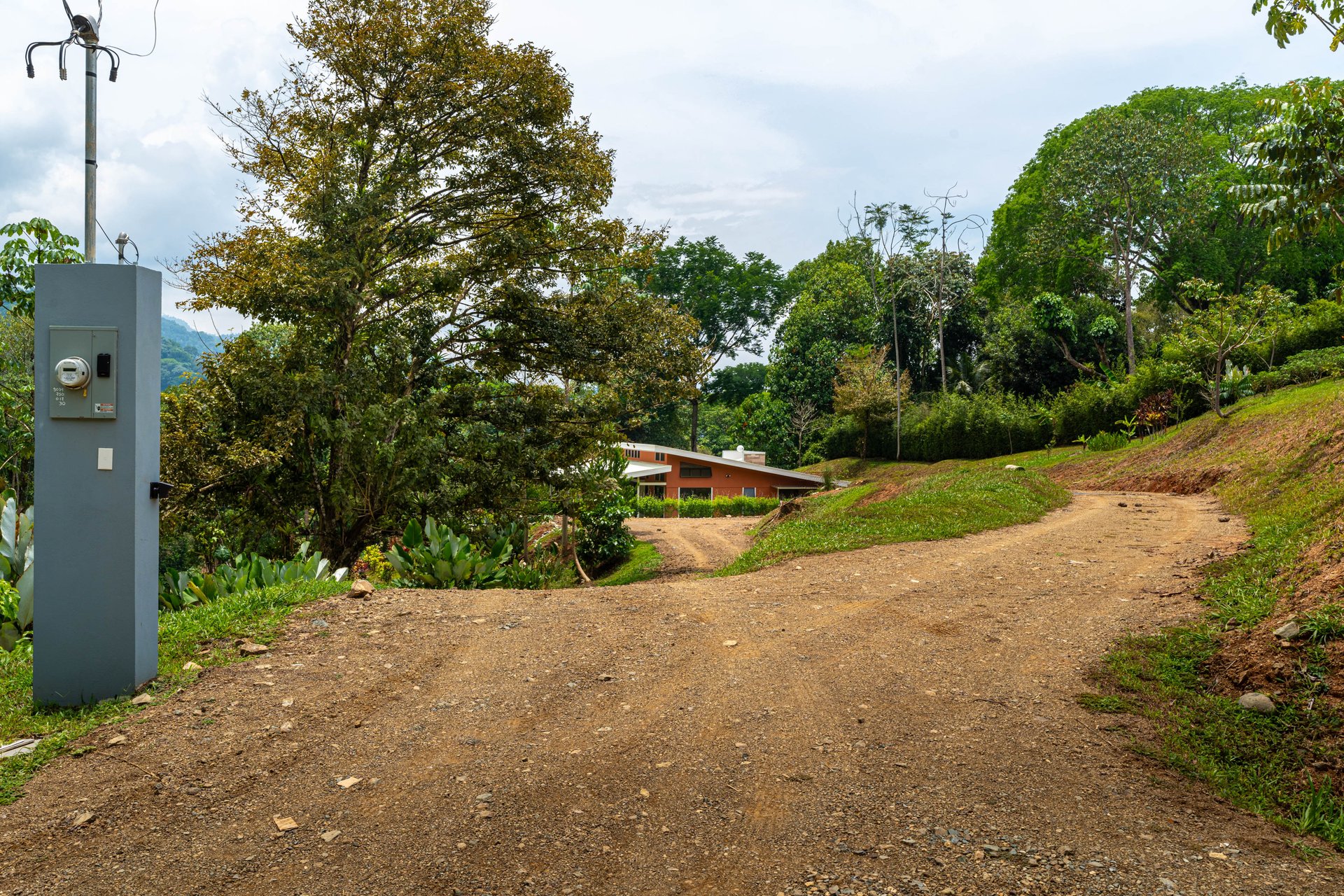 Stunning 4-Bedroom Home with Mountain Views – Perfect Blend of Seclusion and Convenience.