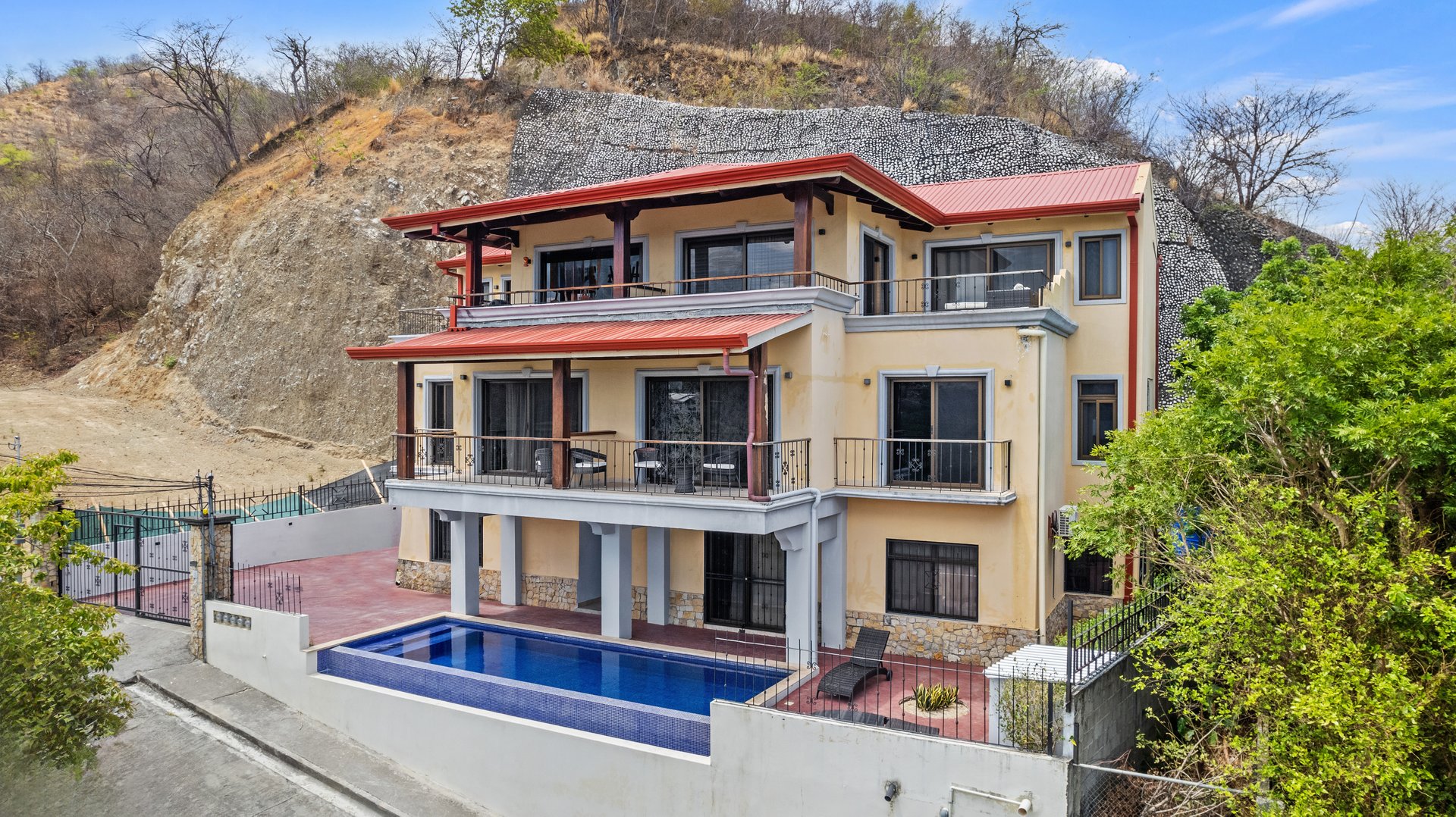 Casa Omega | Ocean View Apartment Complex in Altos de Flamingo