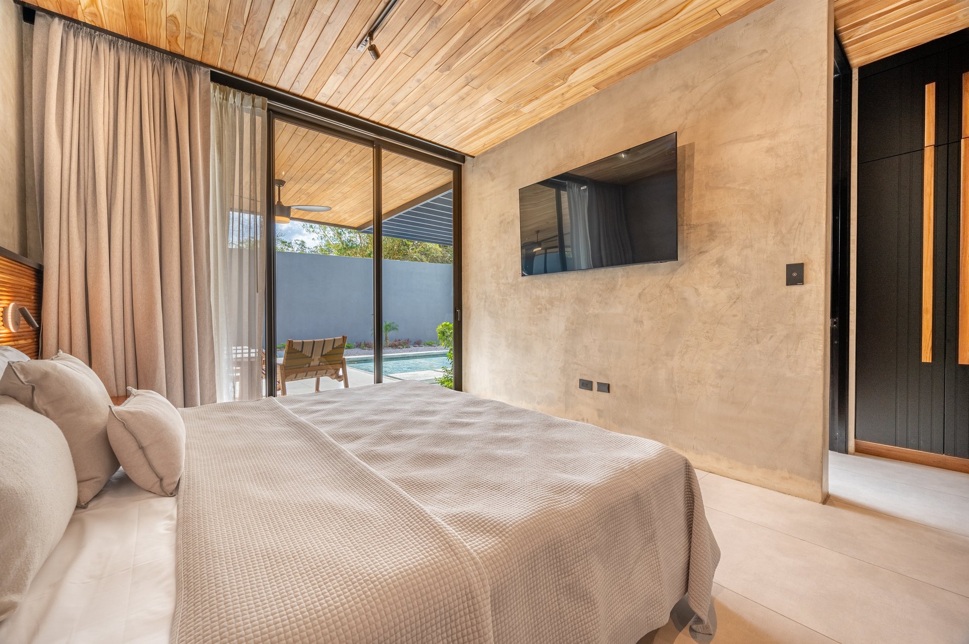 Casa Uchuva | Architectural Harmony of Wood, Stone, and Light