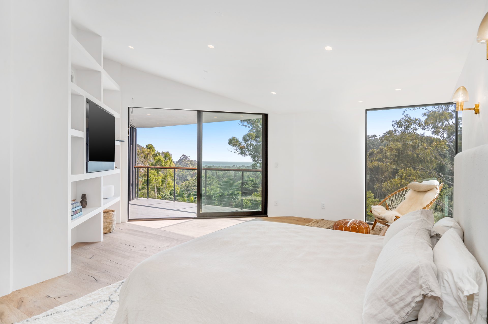 3226 Serra Rd, Malibu