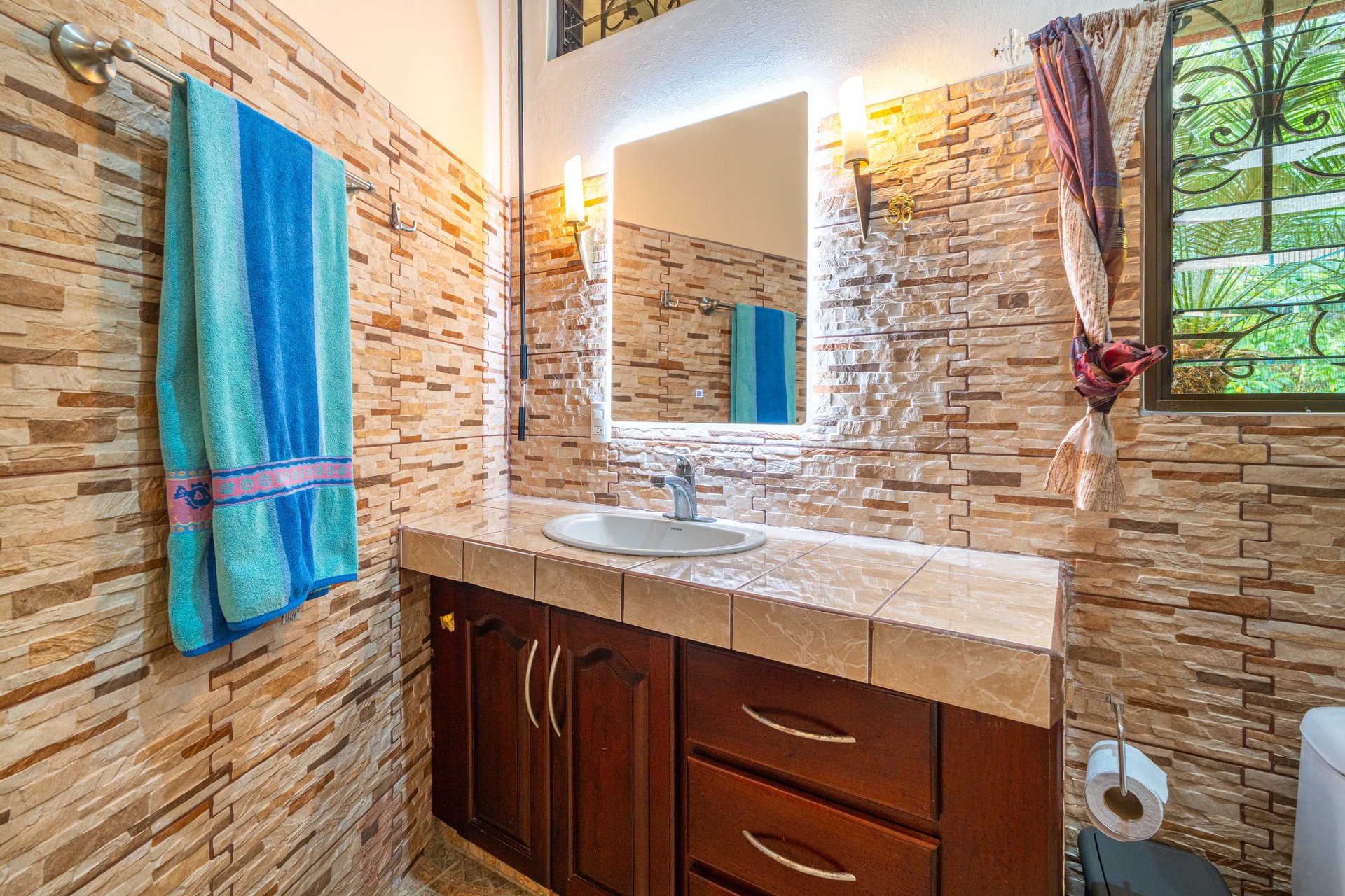 Expansive Ocean Views, Central Ojochal - 3 bed, 3 bath!
