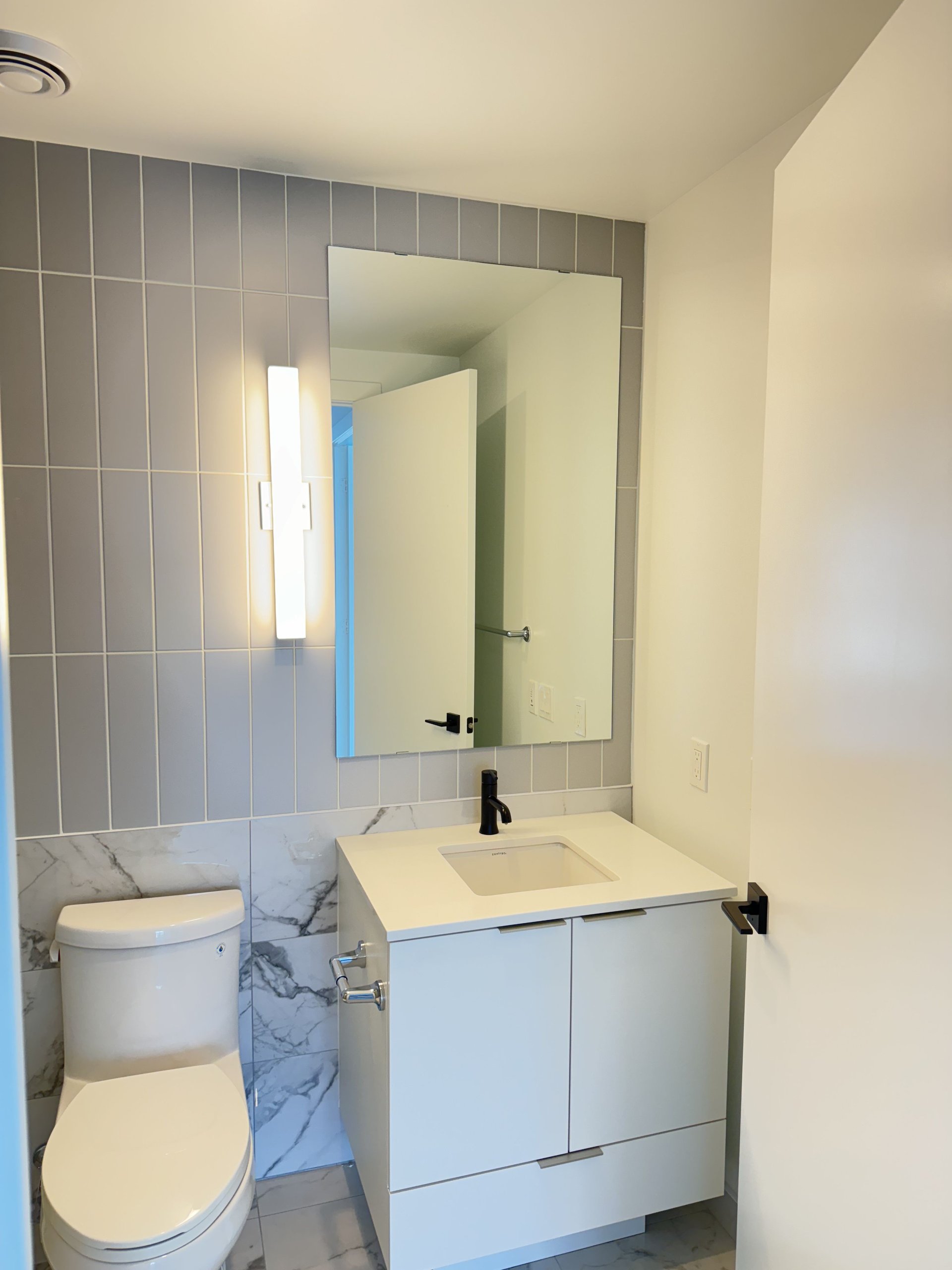 327 King Street W Unit: 3707