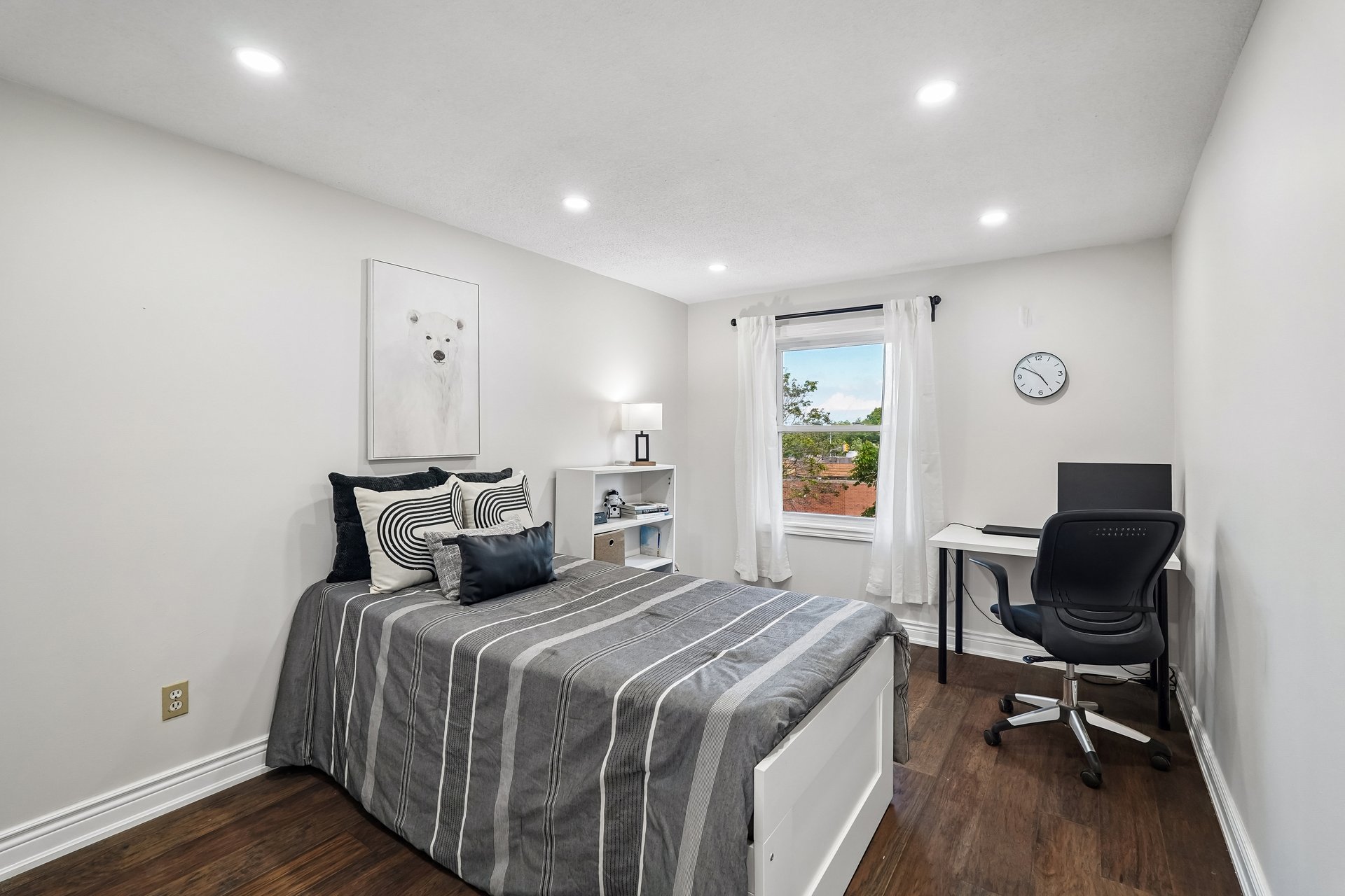 Move-in ready in the heart of Glen Abbey