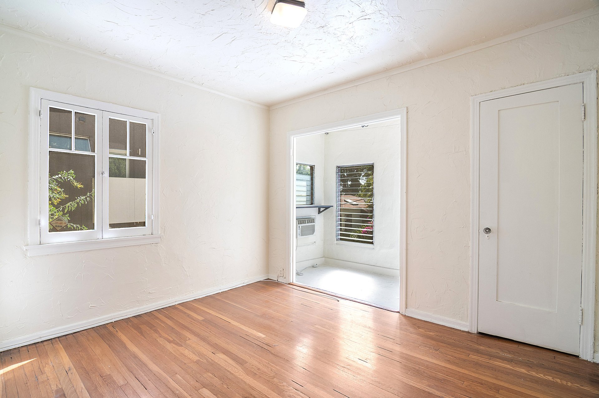 6131 Glen Tower St.