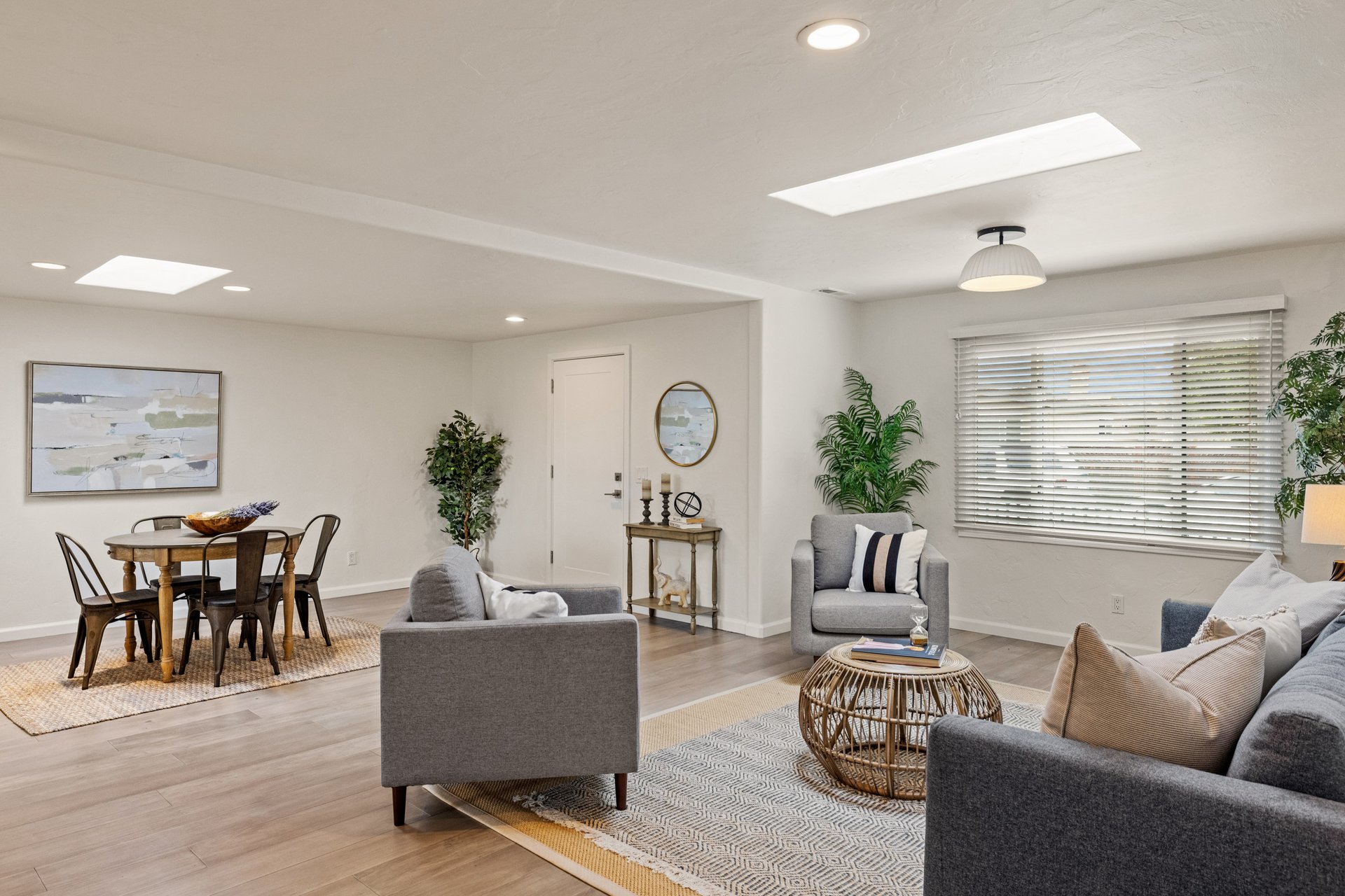 Monterey Sunbelt Living - 303 Del Robles Ave