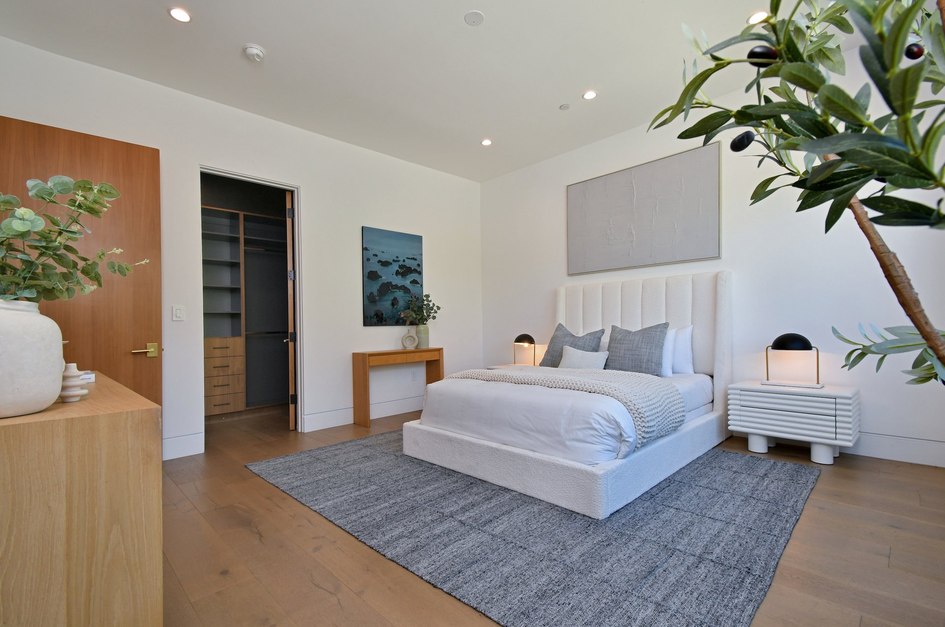 4544 Woodley Ave