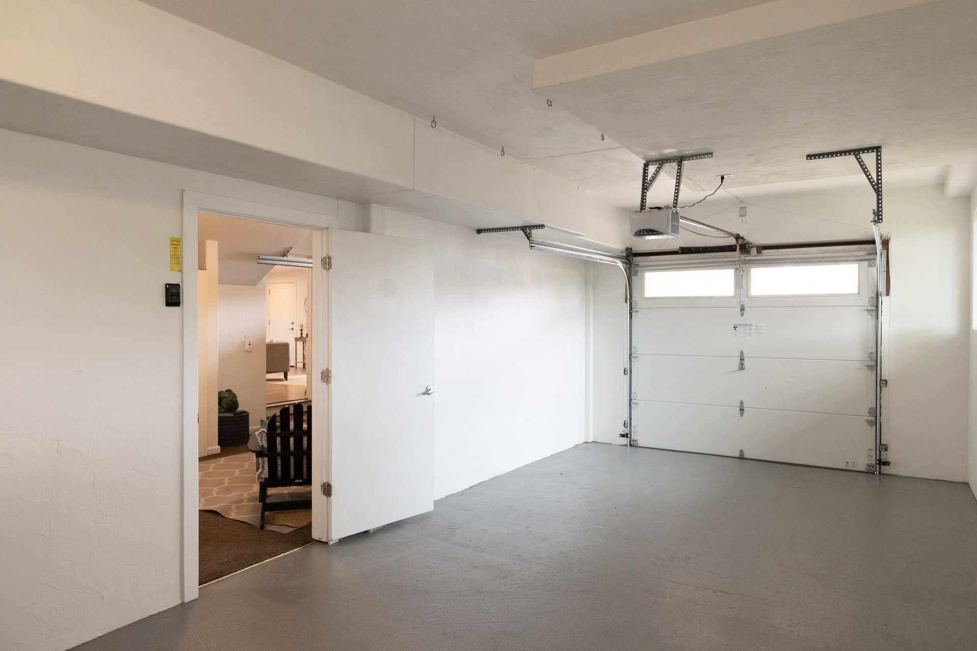 Monterey Sunbelt Living - 303 Del Robles Ave