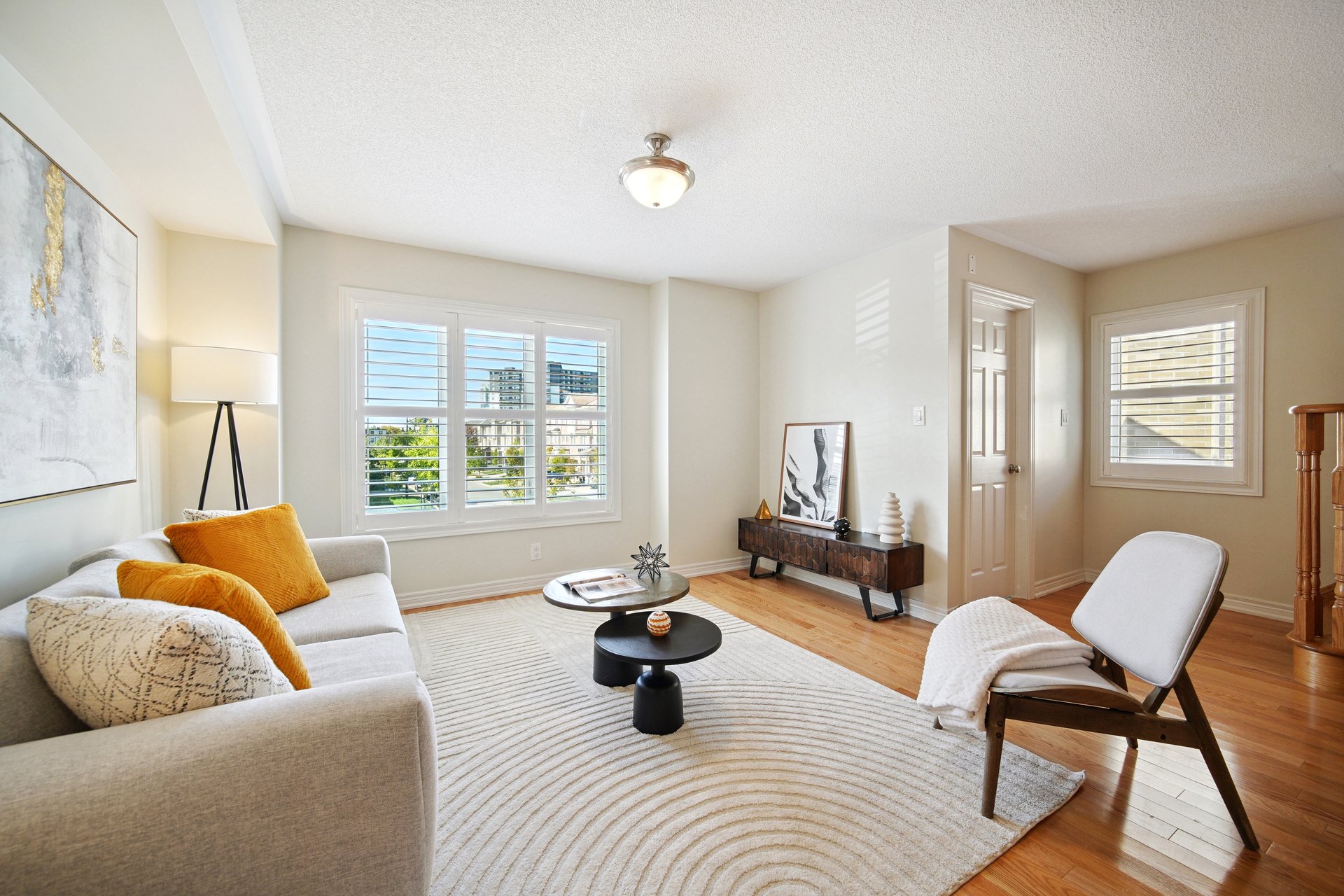 GORGEOUS TOWNHOME