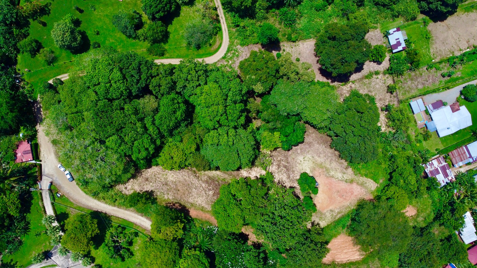 Build-Ready Lot in Ojochal’s Calle Cacique | Easy Access & Stunning Mountain Views
