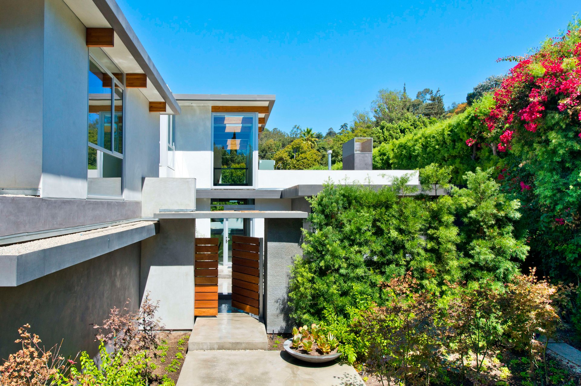 1710 Mandeville Canyon Rd