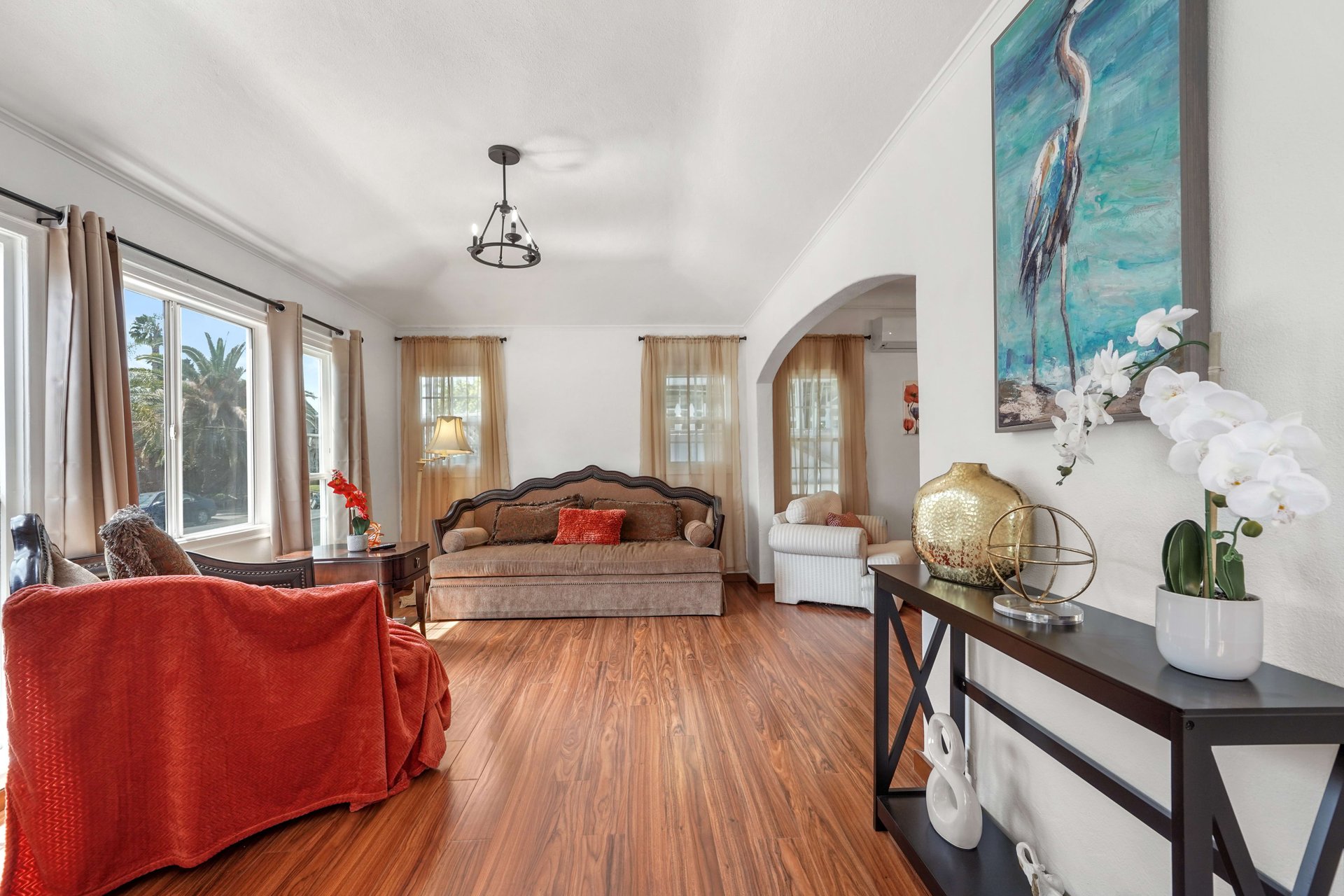 Light and Bright Remodeled Country English in Mid Los Angeles!