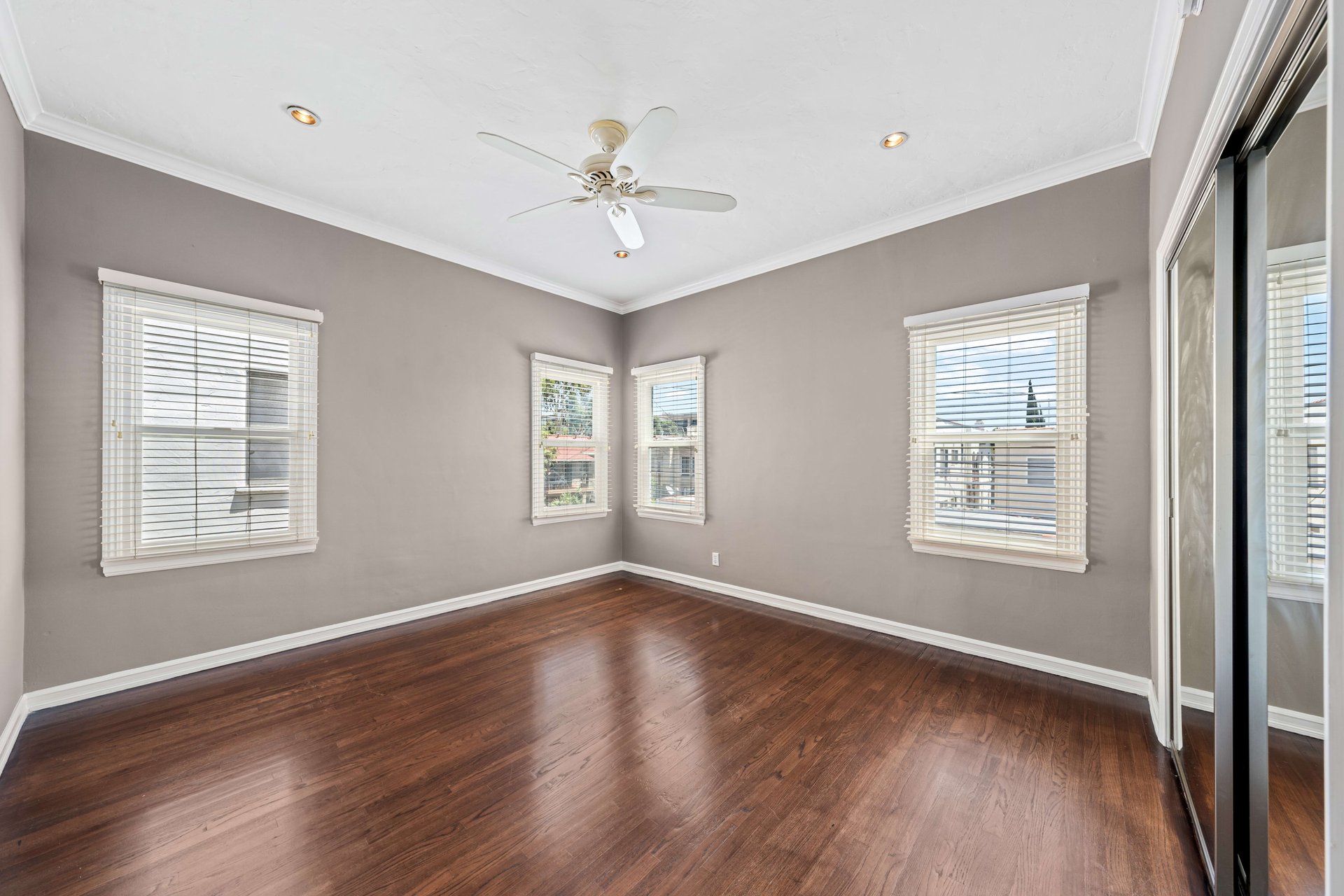 162 N Swall Dr, Beverly Hills