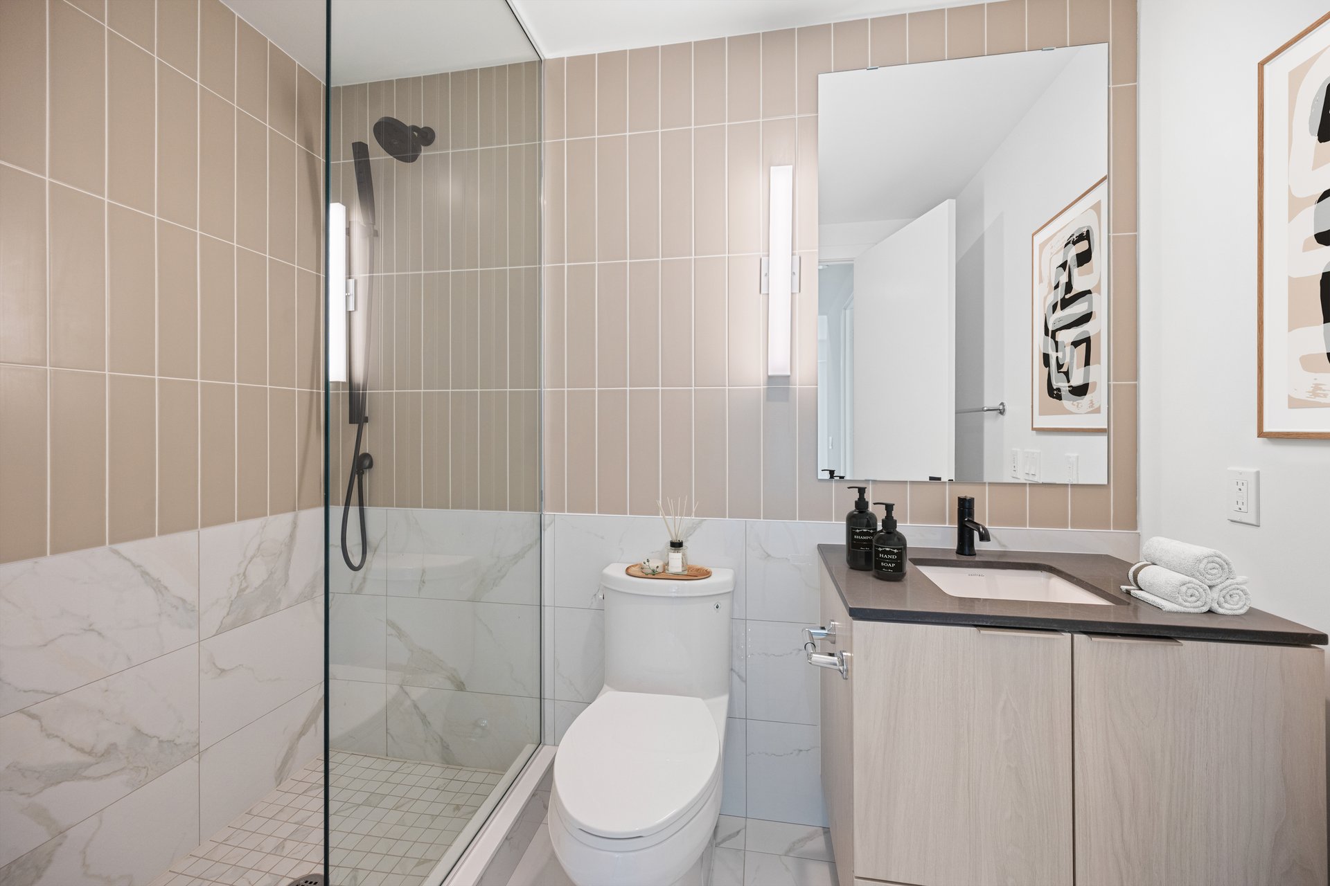 327 King Street W, Toronto C01