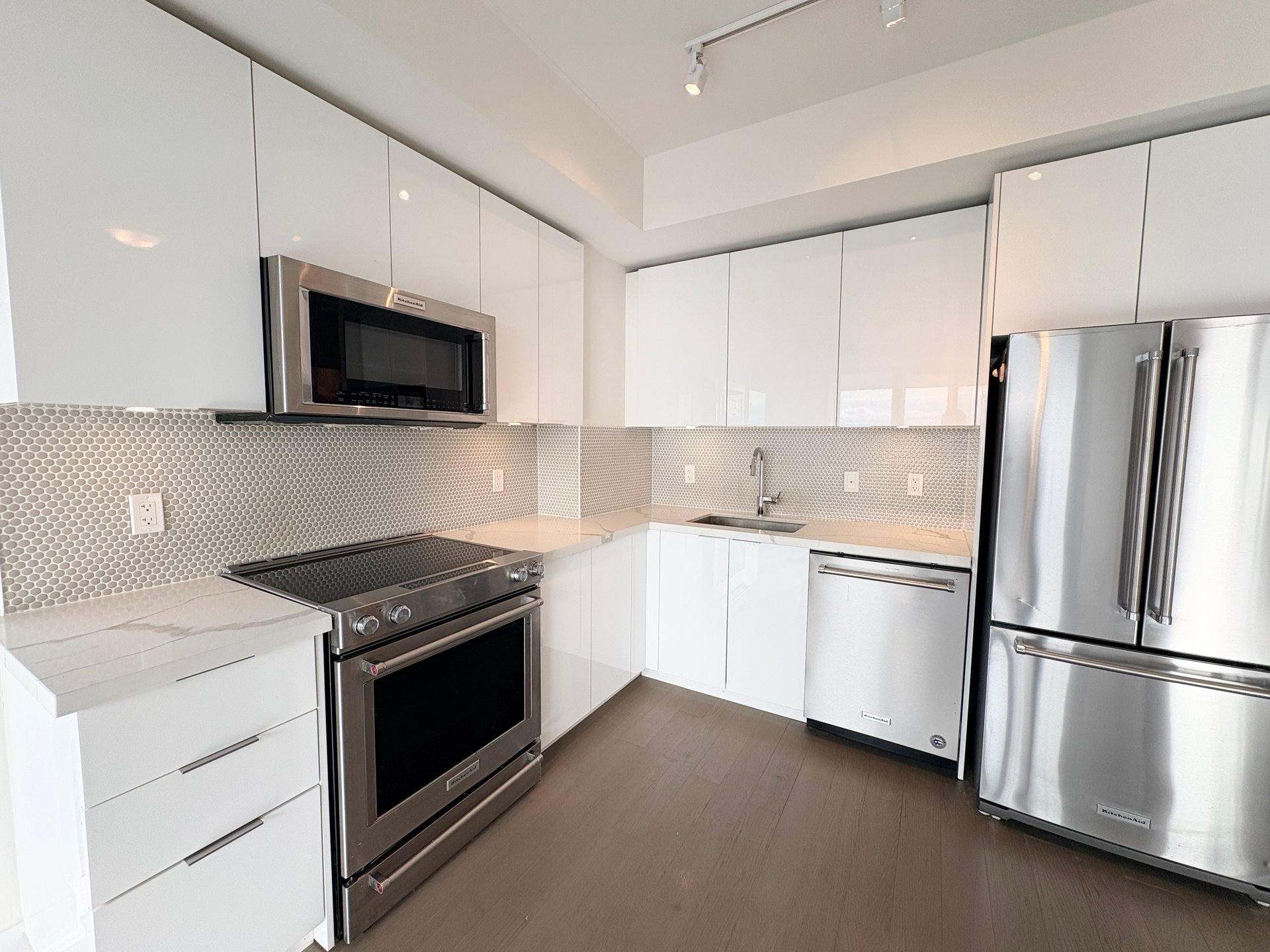 20 Shore Breeze Drive 1502