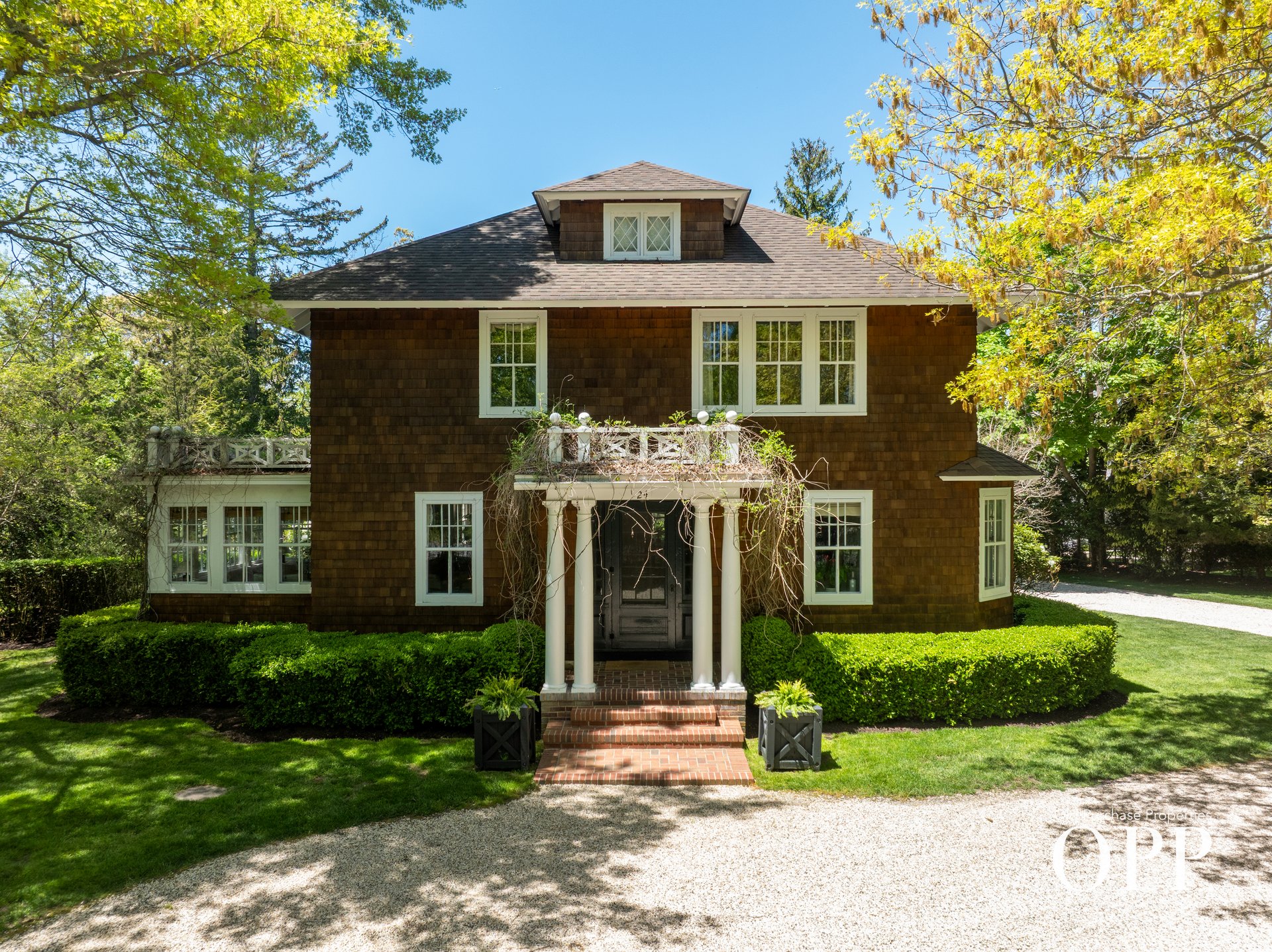A MOVE-IN READY BELLPORT ORIGINAL