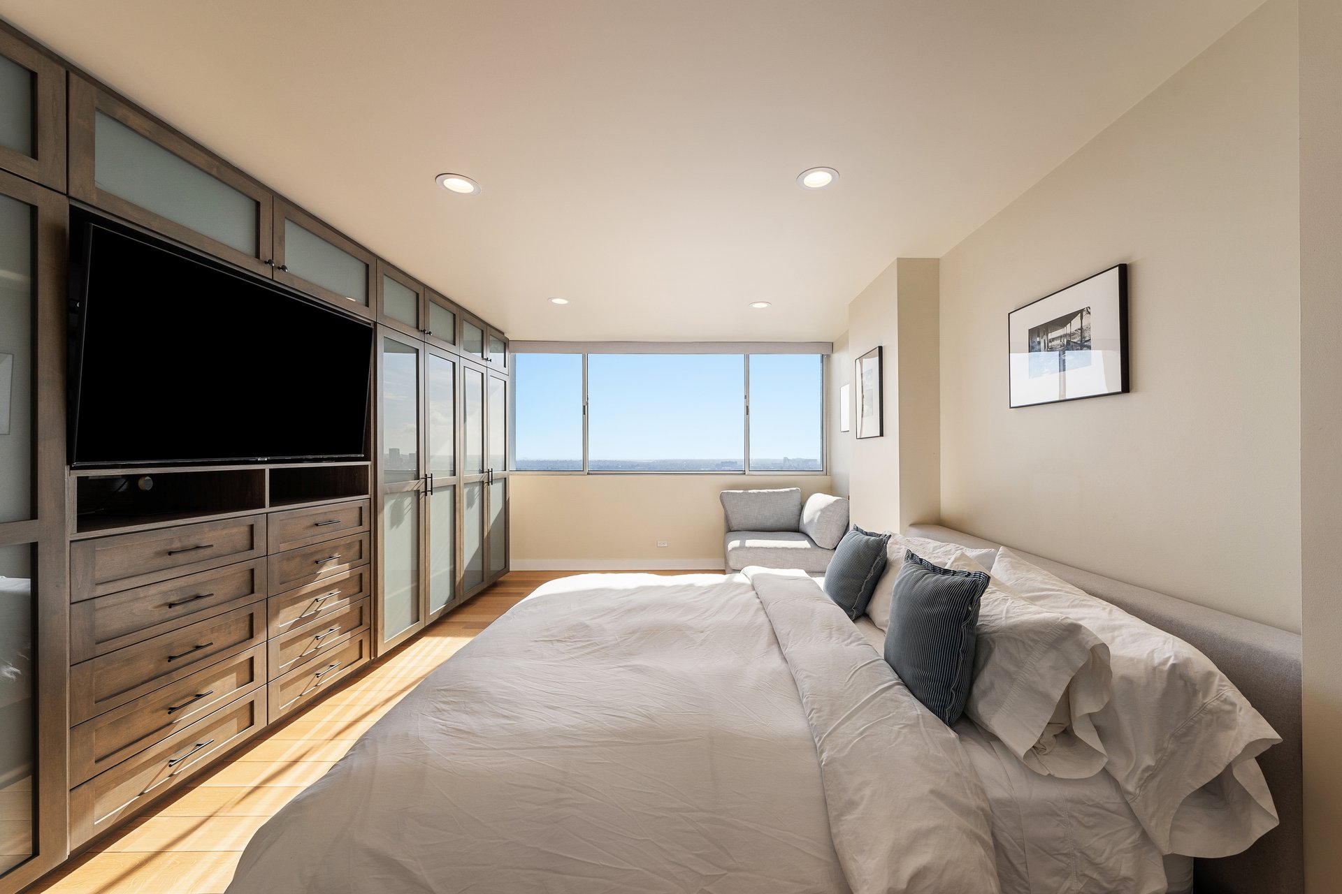 2220 Avenue Of The Stars Unit: 2306
