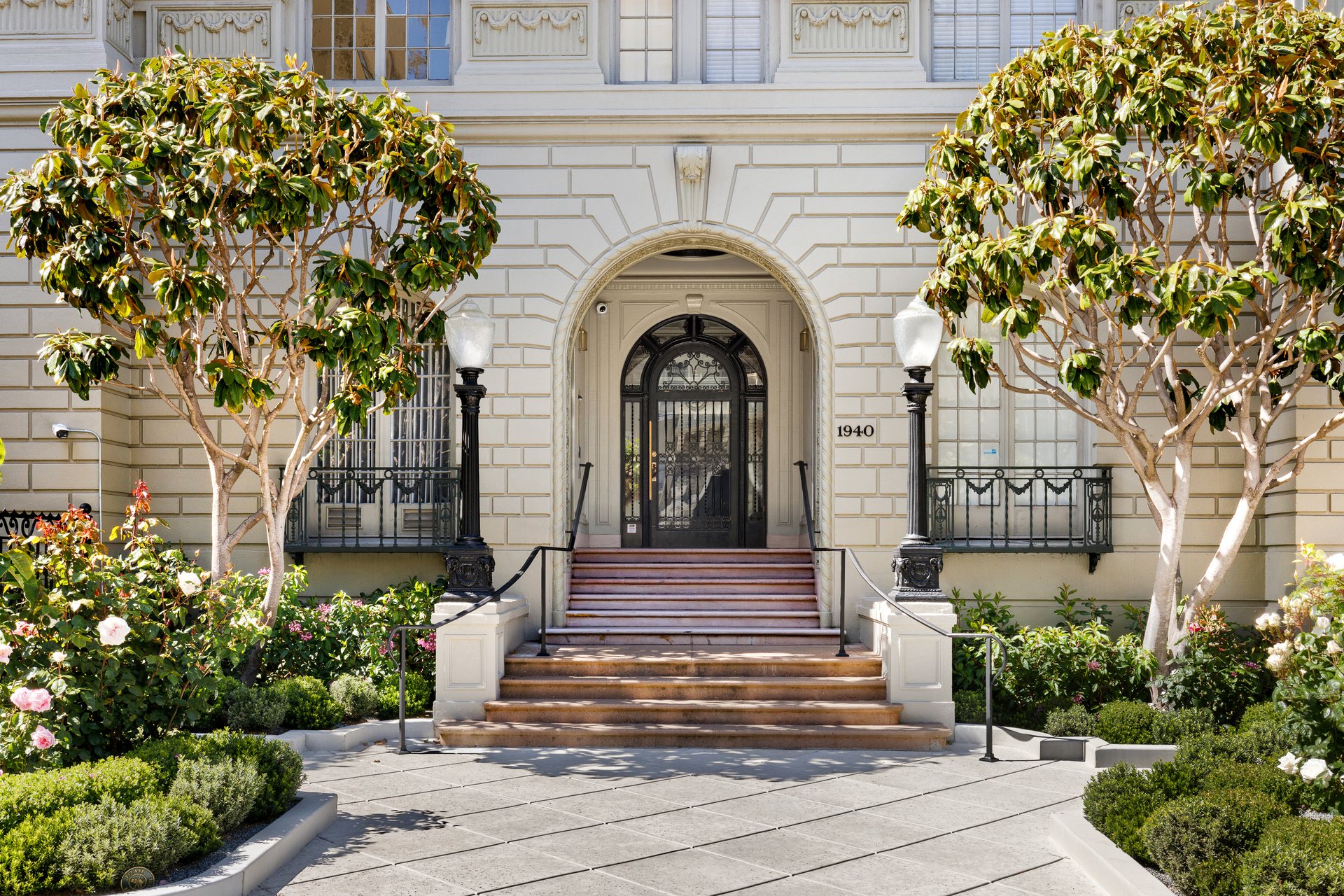 Majestic Pacific Heights View Apartment