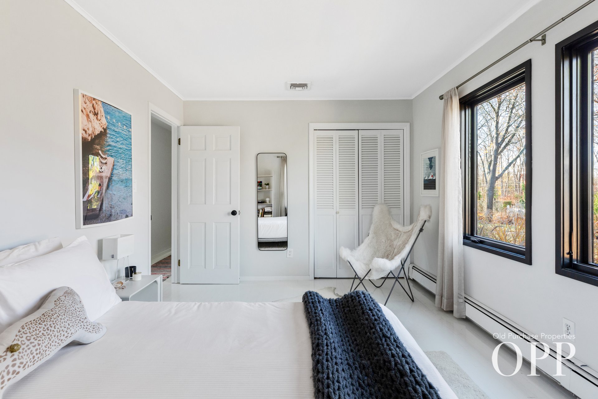 A SUNLIT RETREAT IN PICTURESQUE LOCATION