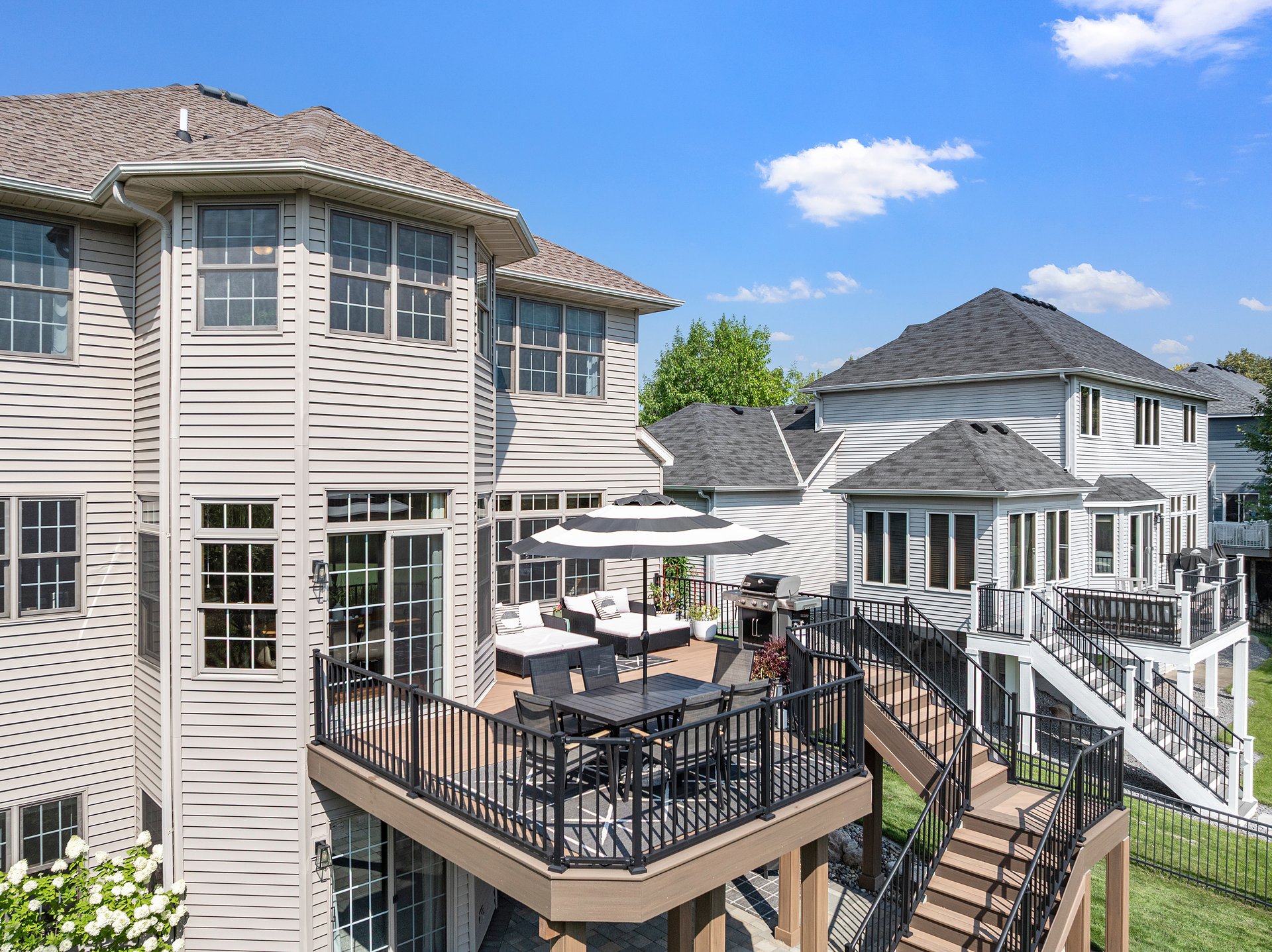 Walkout 2-Story Overlooking the Elm Creek Park Reserve