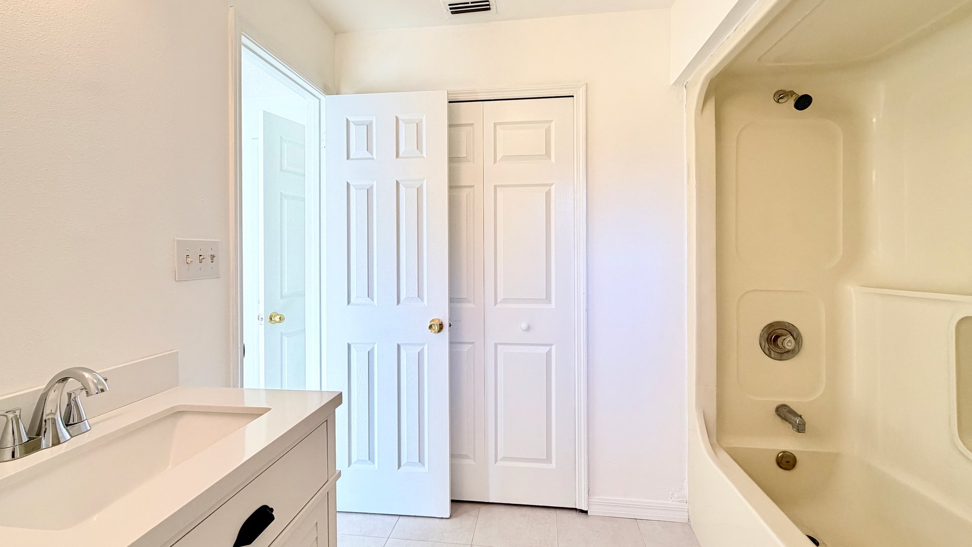 Longwood Three-Bedroom, Two-Bathroom Duplex for Lease on Lake Wayman