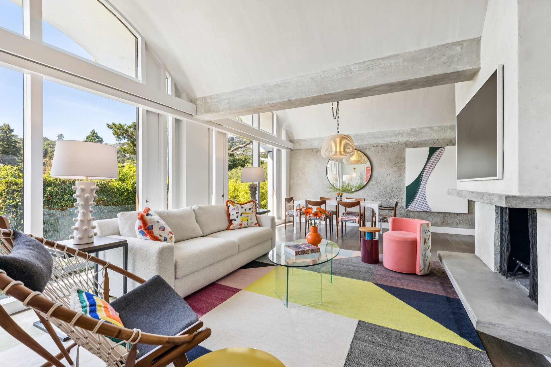 Stylish and Chic Upper Unit