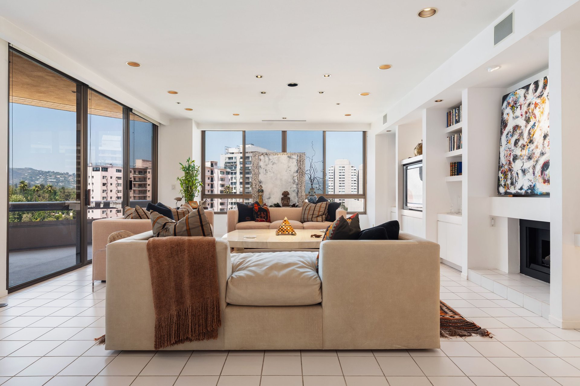 The Mirabella #802, Wilshire Corridor