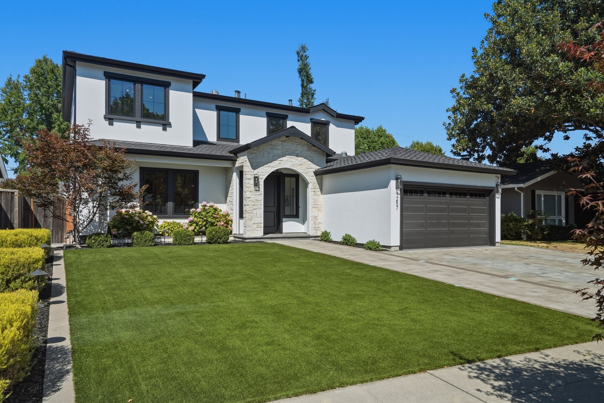 1257 Woodlawn AVE
