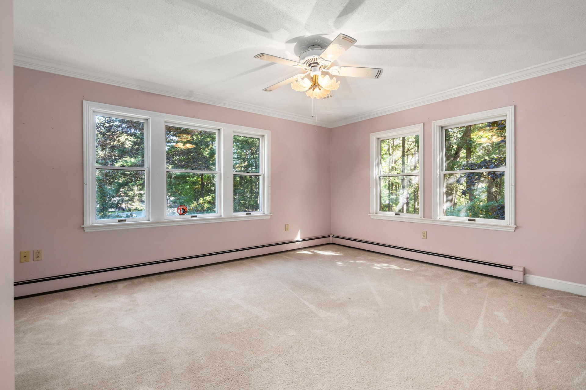 4 Leslie Rd