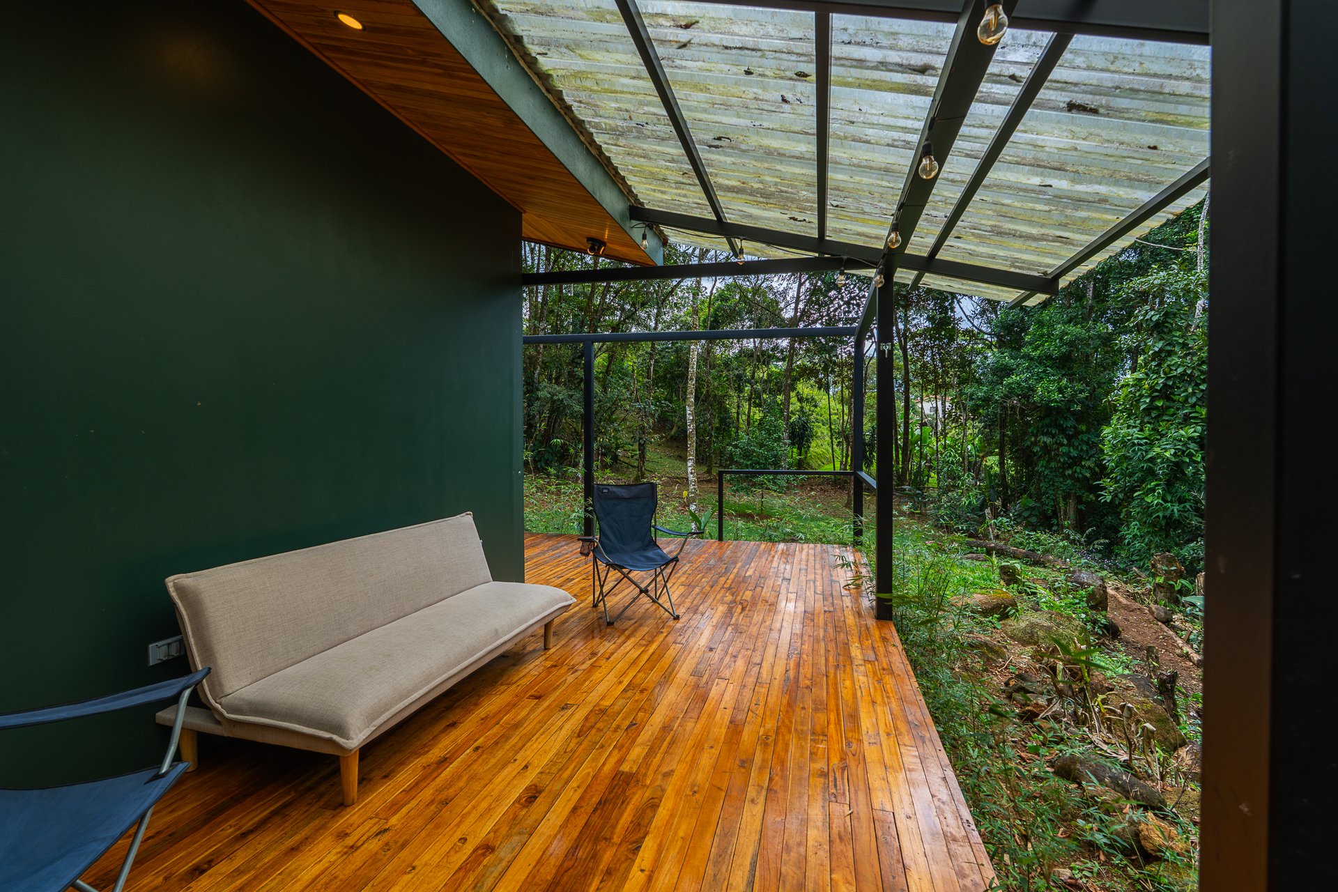 Costa Rica Mountain Retreat – 1.8 ha with Luxury Cabin, Private Lake & Riverfront