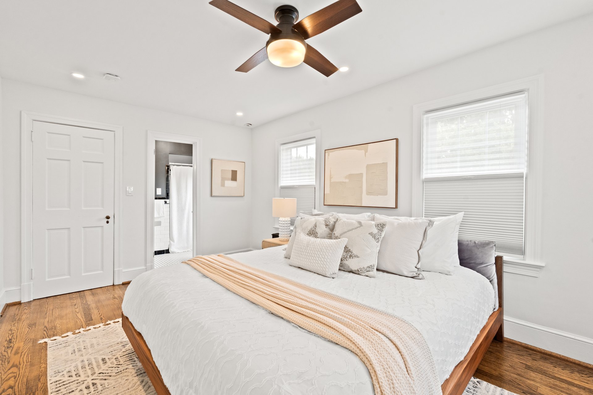 21 W Oak Street