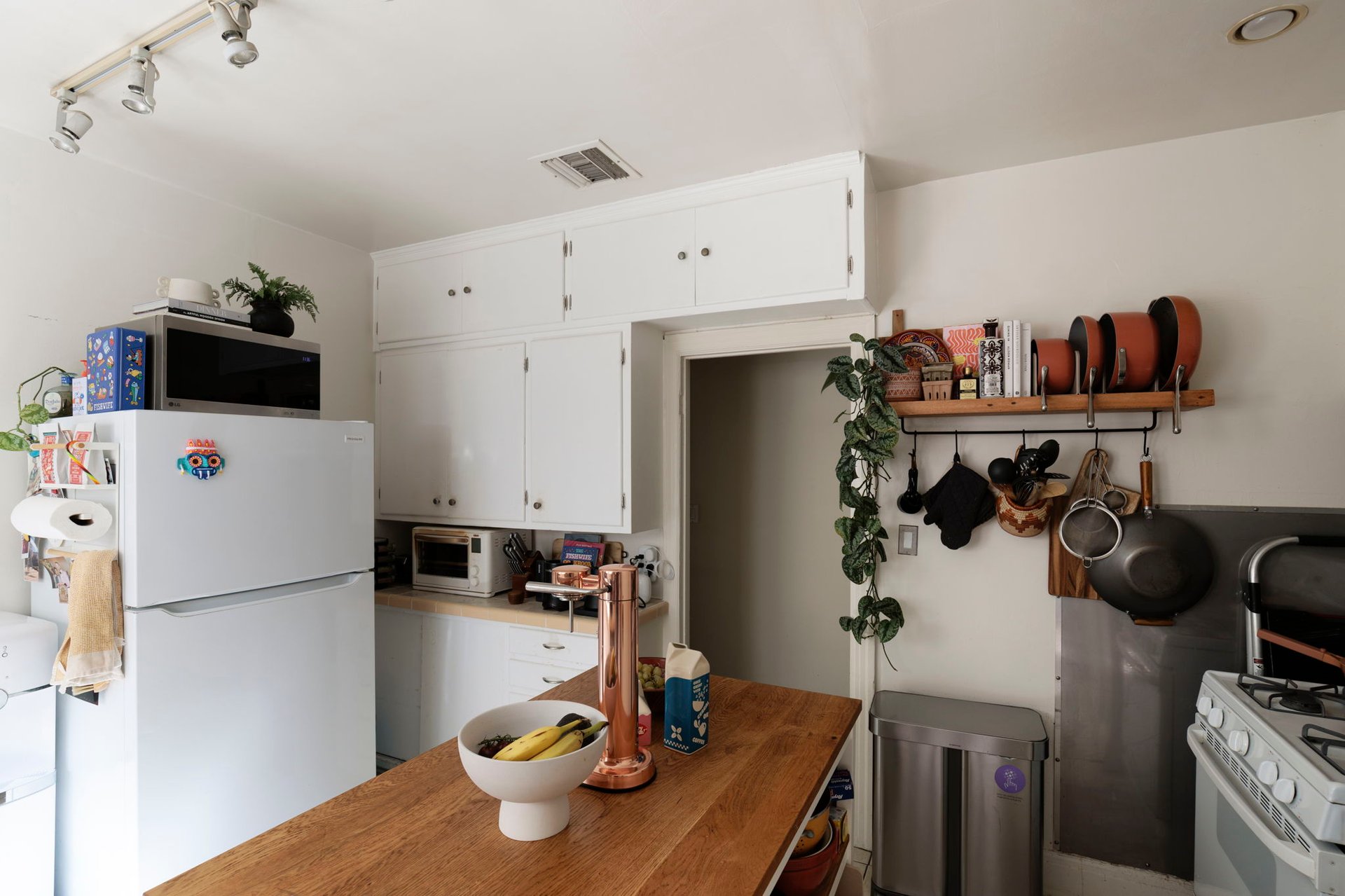 Graciously Updated Side-by-Side Duplex in Tranquil Longwood Highlands