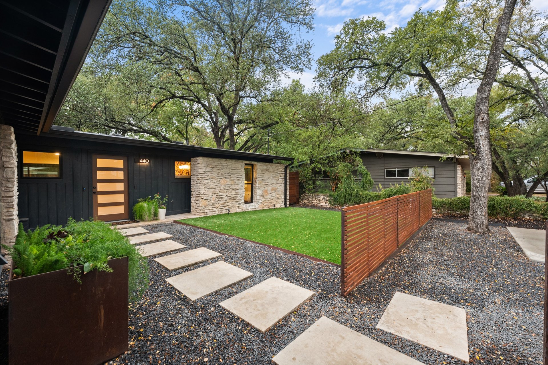 440 Ridgewood Rd